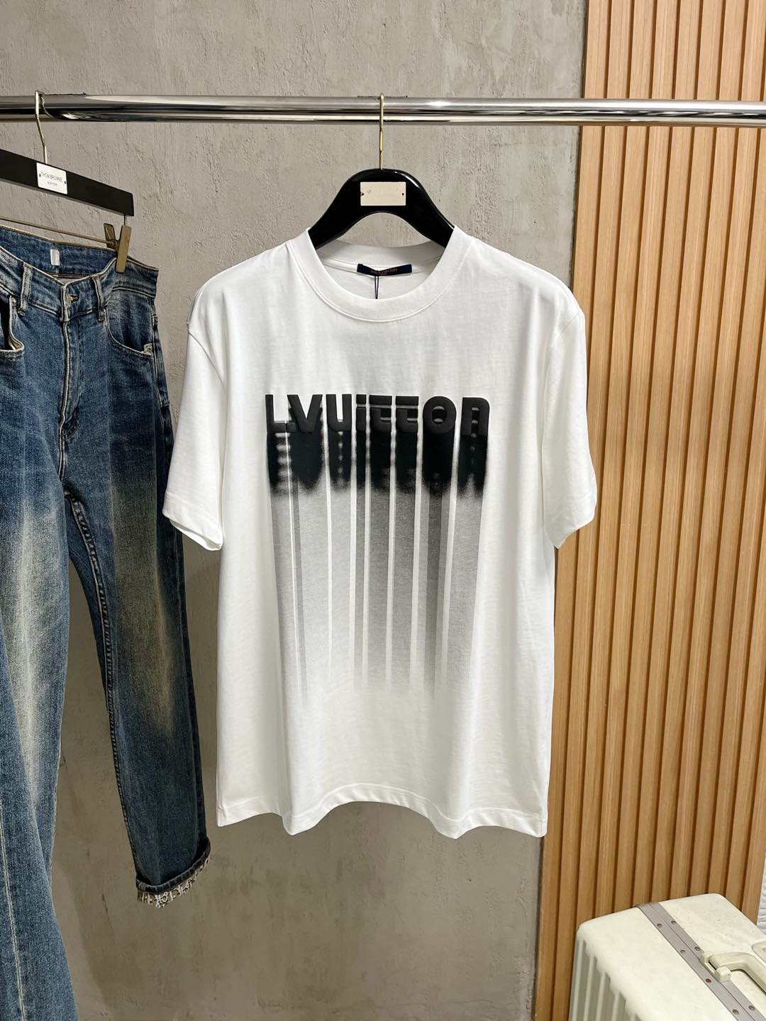  LV  单穿打底都是首选 高定面料 240克纯棉 2025春夏新品短袖🍃时尚经典圆领短袖👍🏻时尚单品设
