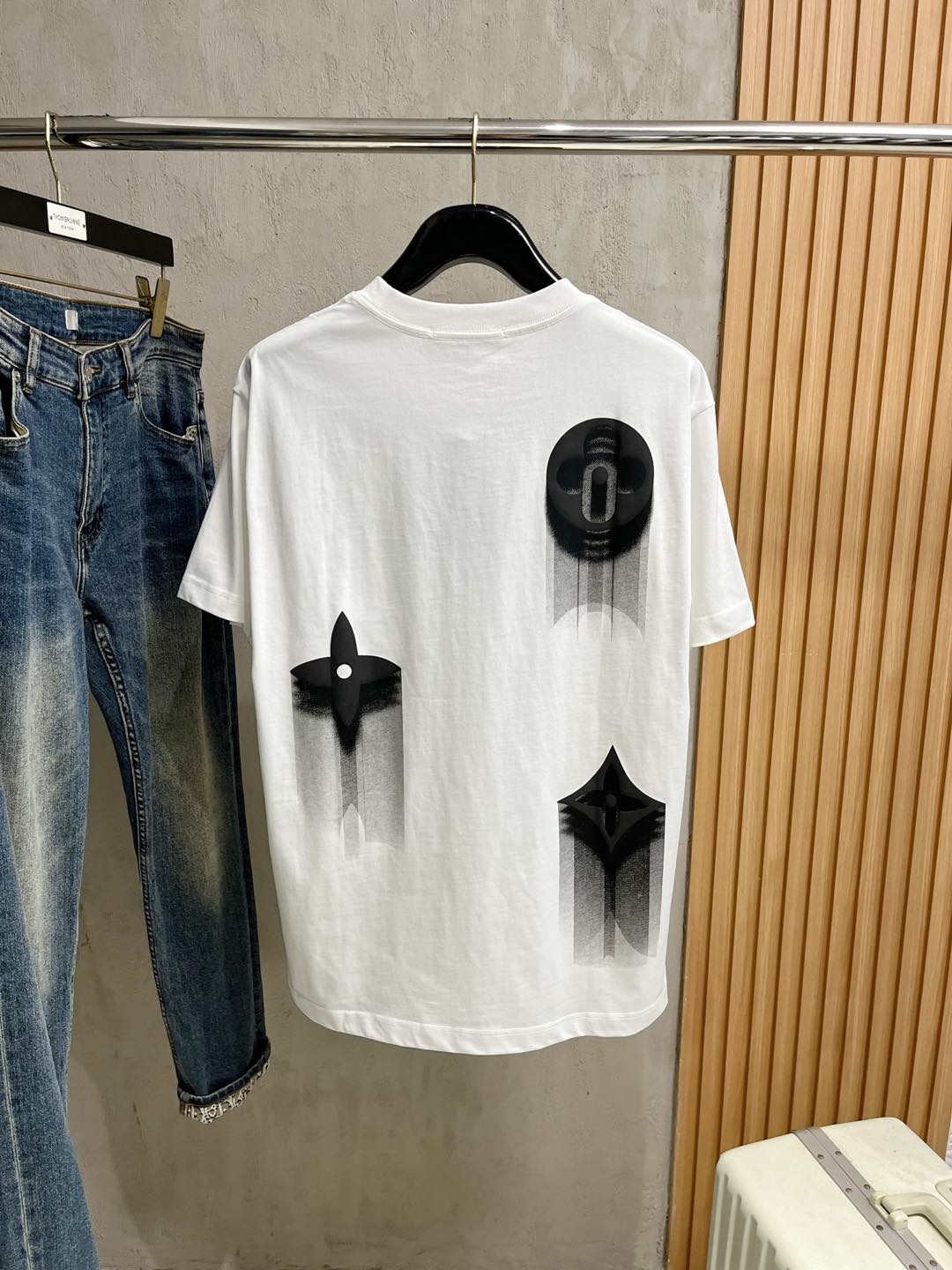  LV  单穿打底都是首选 高定面料 240克纯棉 2025春夏新品短袖🍃时尚经典圆领短袖👍🏻时尚单品设