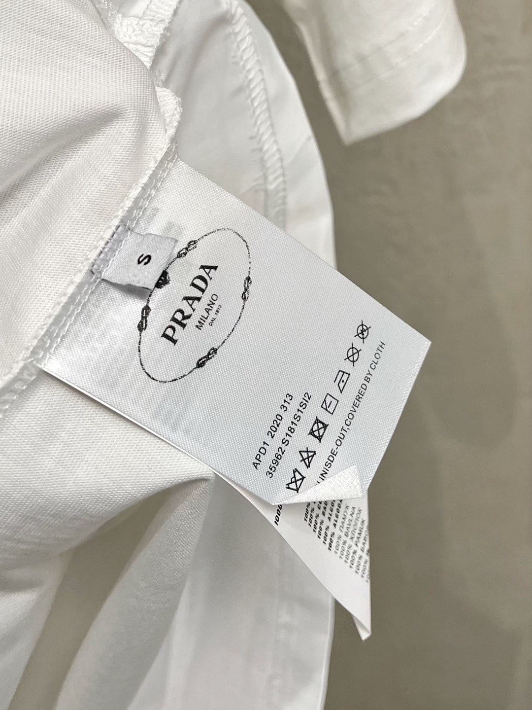  Prada 普拉达  单穿打底都是首选 高定面料 240克纯棉 2025春夏新品短袖🍃时尚经典圆领短袖