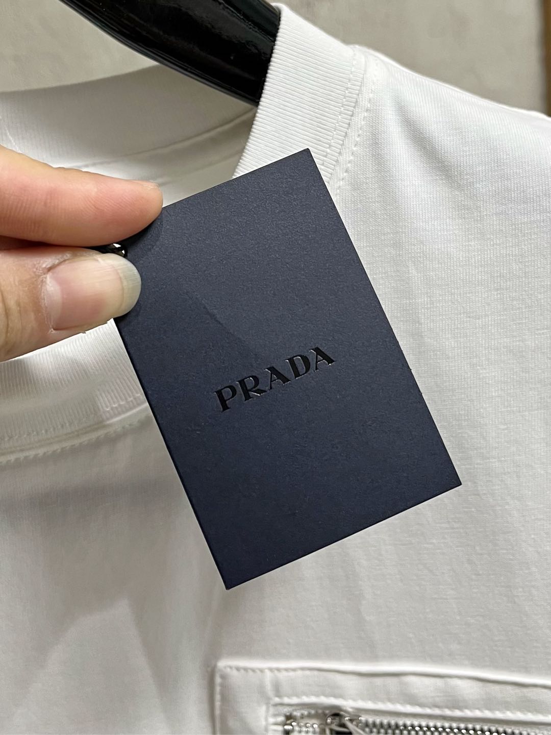  Prada 普拉达  单穿打底都是首选 高定面料 240克纯棉 2025春夏新品短袖🍃时尚经典圆领短袖