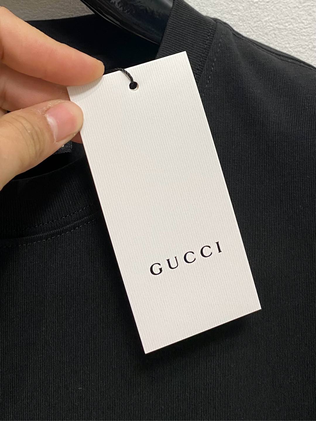   GUCCI古驰 新款短袖 日常出门闭眼搭定制丝光弹力棉面料短袖T恤 魅力在于创造了简约奢华感的时尚,