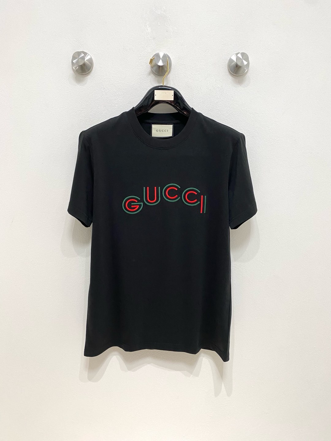   GUCCI古驰 新款短袖 日常出门闭眼搭定制丝光弹力棉面料短袖T恤 魅力在于创造了简约奢华感的时尚,