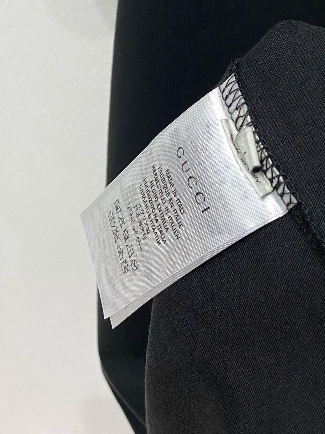   GUCCI古驰 新款短袖 日常出门闭眼搭定制丝光弹力棉面料短袖T恤 魅力在于创造了简约奢华感的时尚,