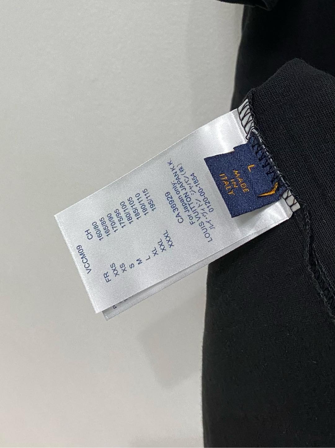  LV 高定面料 玉蚕丝般的丝滑 2025春夏新品上市🍃时尚经典圆领短袖👍🏻时尚单品设计，更加时尚舒适，