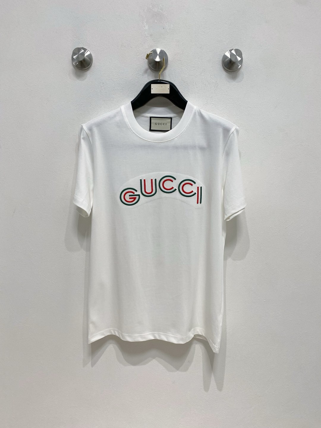   GUCCI古驰 新款短袖 日常出门闭眼搭定制丝光弹力棉面料短袖T恤 魅力在于创造了简约奢华感的时尚,
