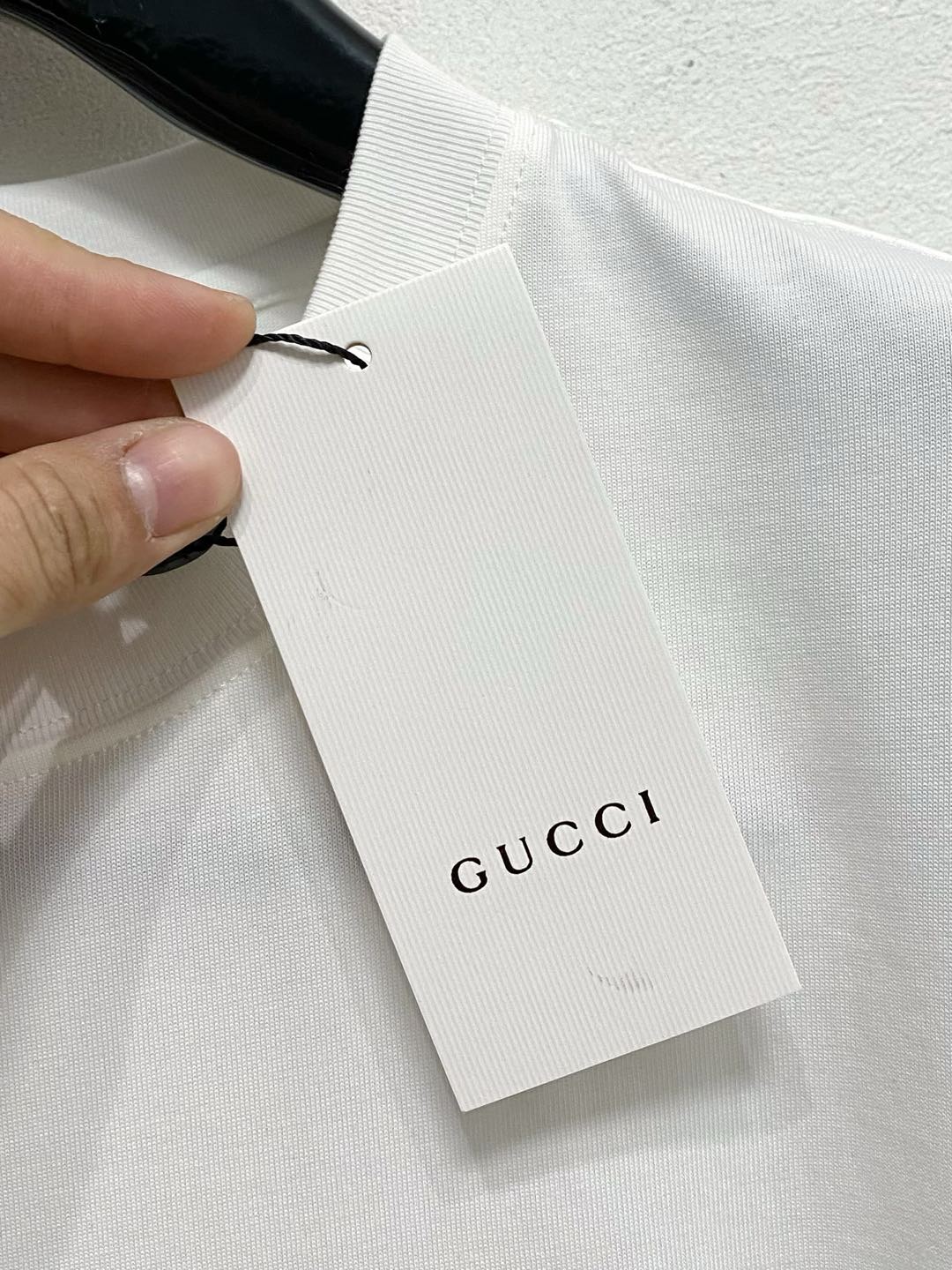   GUCCI古驰 新款短袖 日常出门闭眼搭定制丝光弹力棉面料短袖T恤 魅力在于创造了简约奢华感的时尚,
