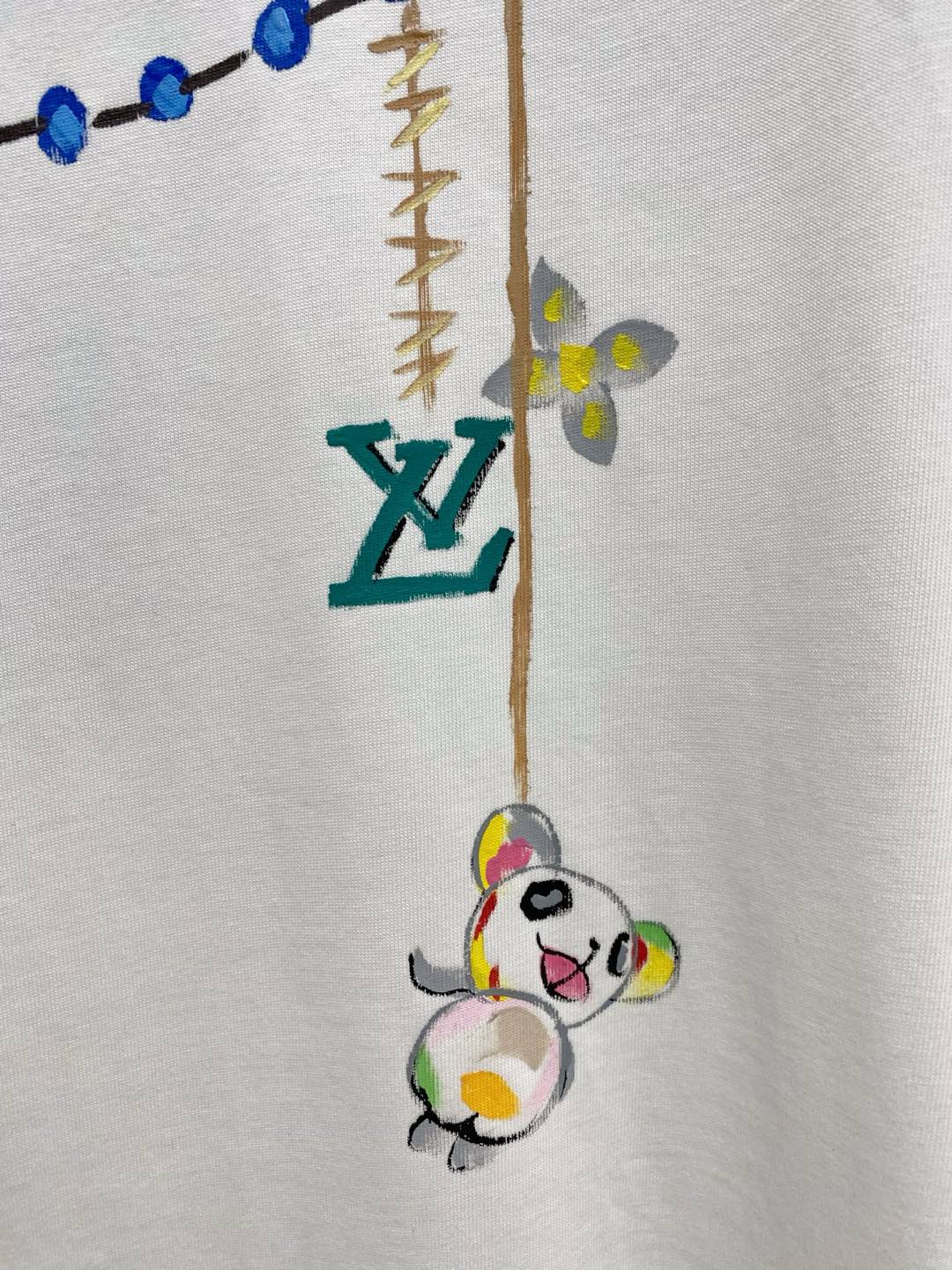  LV 高定面料 玉蚕丝般的丝滑 2025春夏新品上市🍃时尚经典圆领短袖👍🏻时尚单品设计，更加时尚舒适，