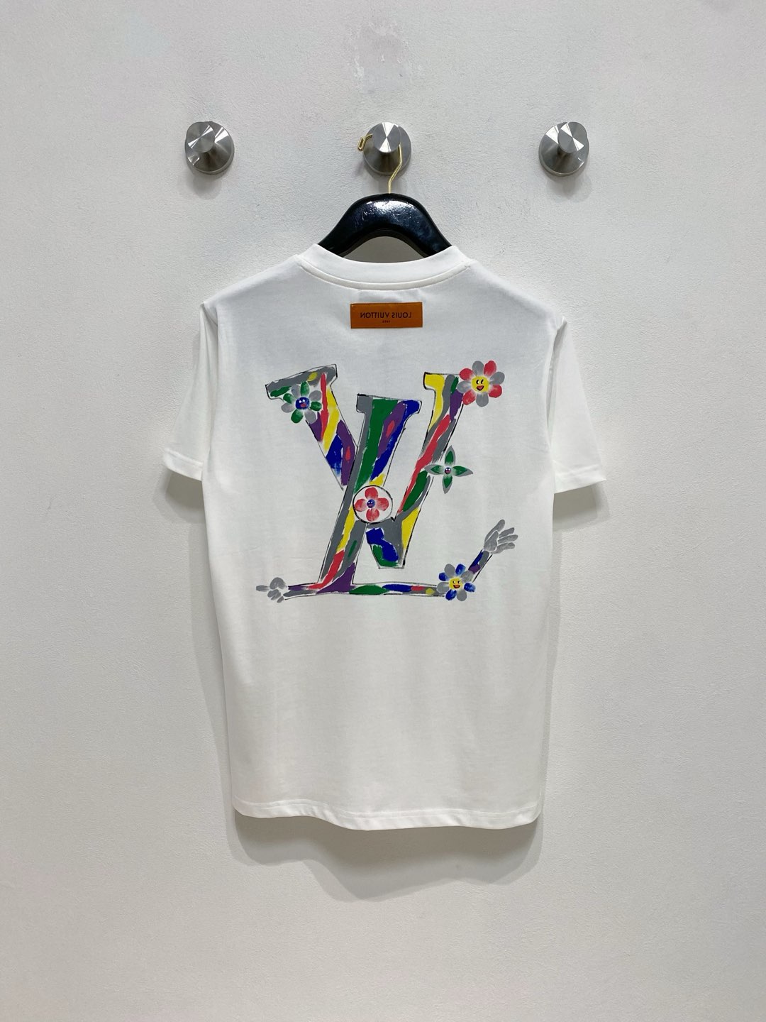  LV 高定面料 玉蚕丝般的丝滑 2025春夏新品上市🍃时尚经典圆领短袖👍🏻时尚单品设计，更加时尚舒适，