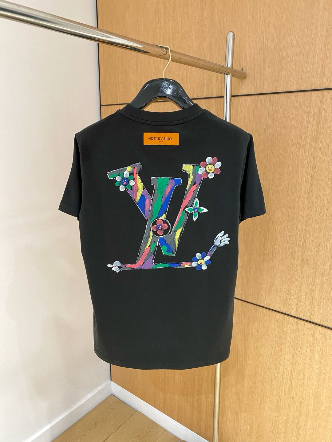  LV 高定面料 玉蚕丝般的丝滑 2025春夏新品上市🍃时尚经典圆领短袖👍🏻时尚单品设计，更加时尚舒适，