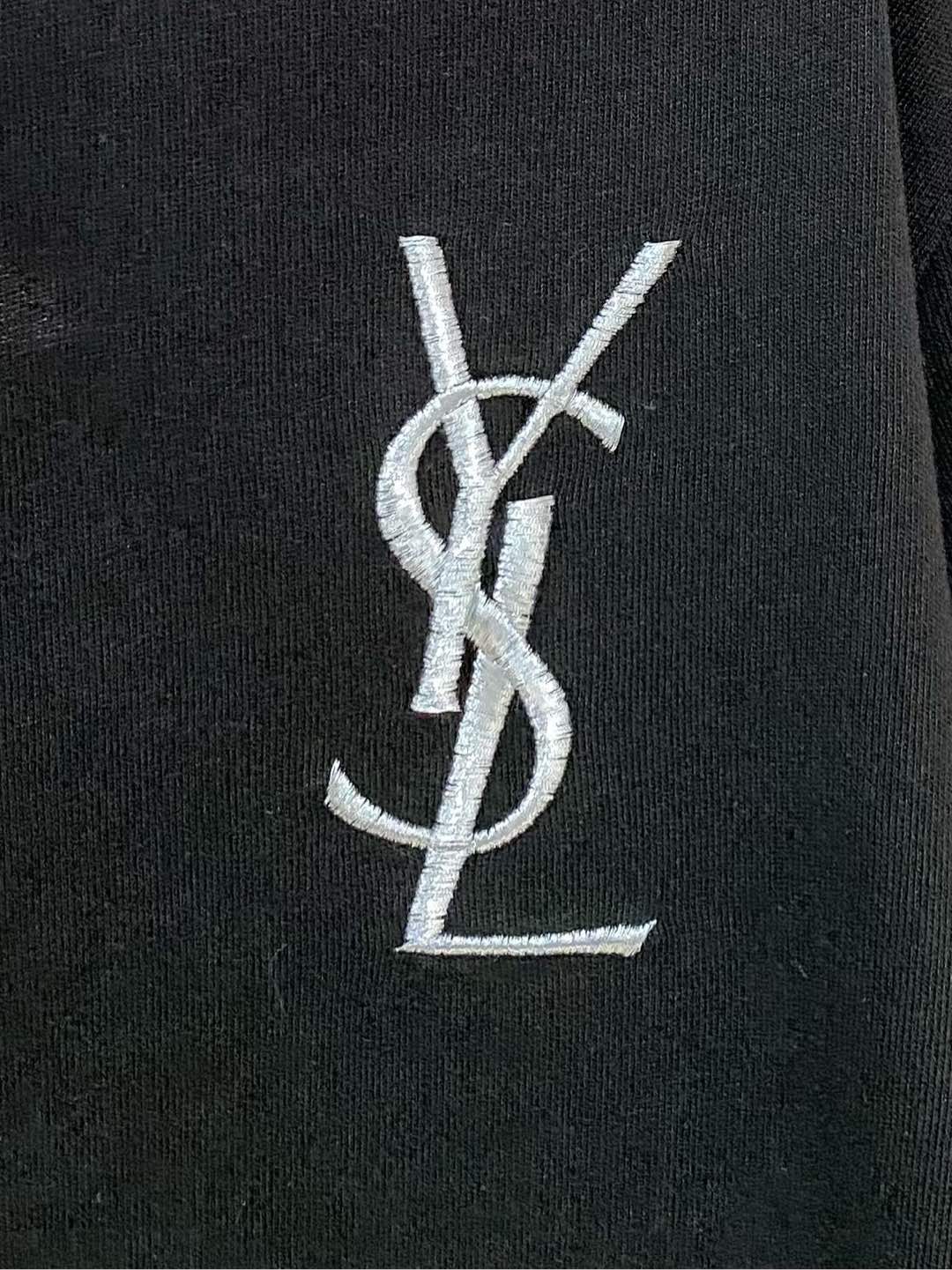  圣罗兰 高定面料 玉蚕丝般的丝滑 2025春夏新品上市🍃时尚经典圆领短袖👍🏻时尚单品设计，更加时尚舒适