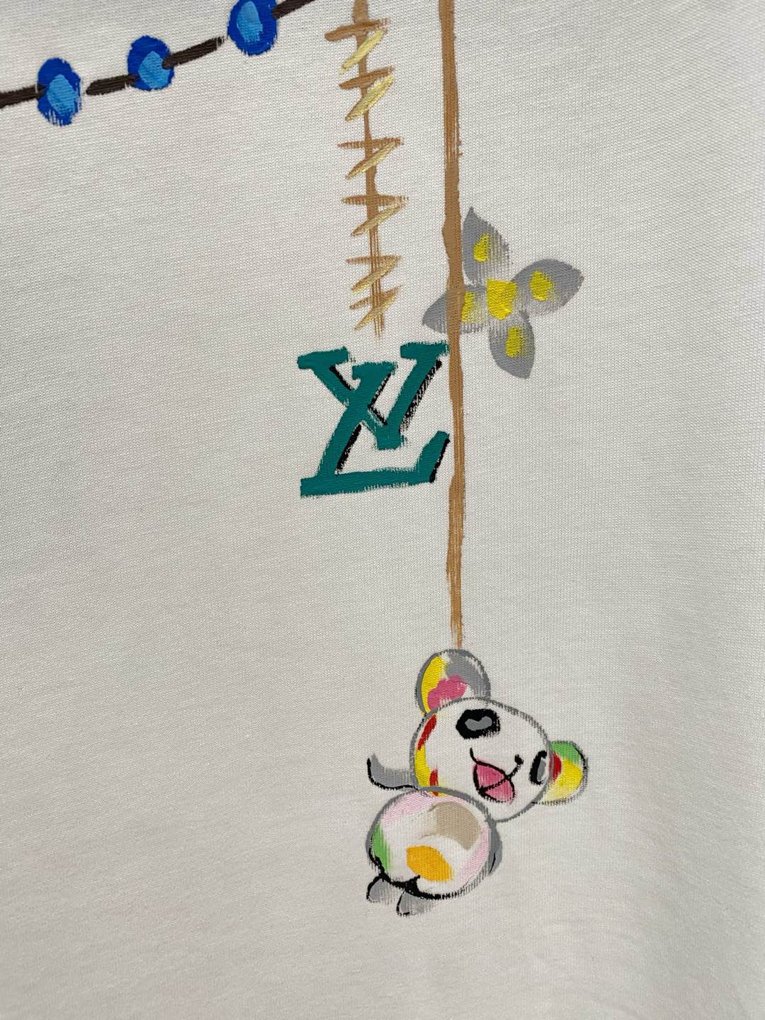  LV 高定面料 玉蚕丝般的丝滑 2025春夏新品上市🍃时尚经典圆领短袖👍🏻时尚单品设计，更加时尚舒适，