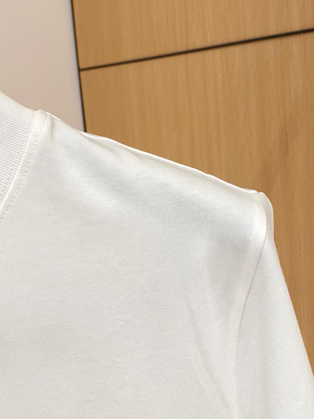  罗意威 高定面料 玉蚕丝般的丝滑 2025春夏新品上市🍃时尚经典圆领短袖👍🏻时尚单品设计，更加时尚舒适
