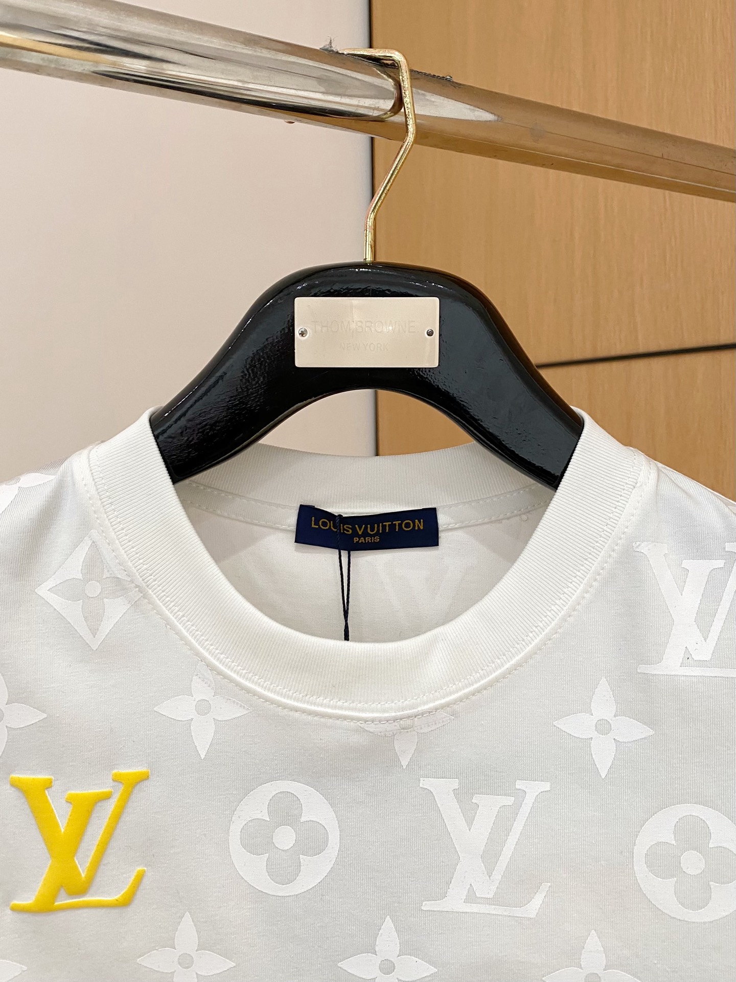 ssLV纯棉最新面料经典标识图案logo时尚简约潮流短袖，最顶级的品质专柜原单短袖，顶级制作工艺进口面料