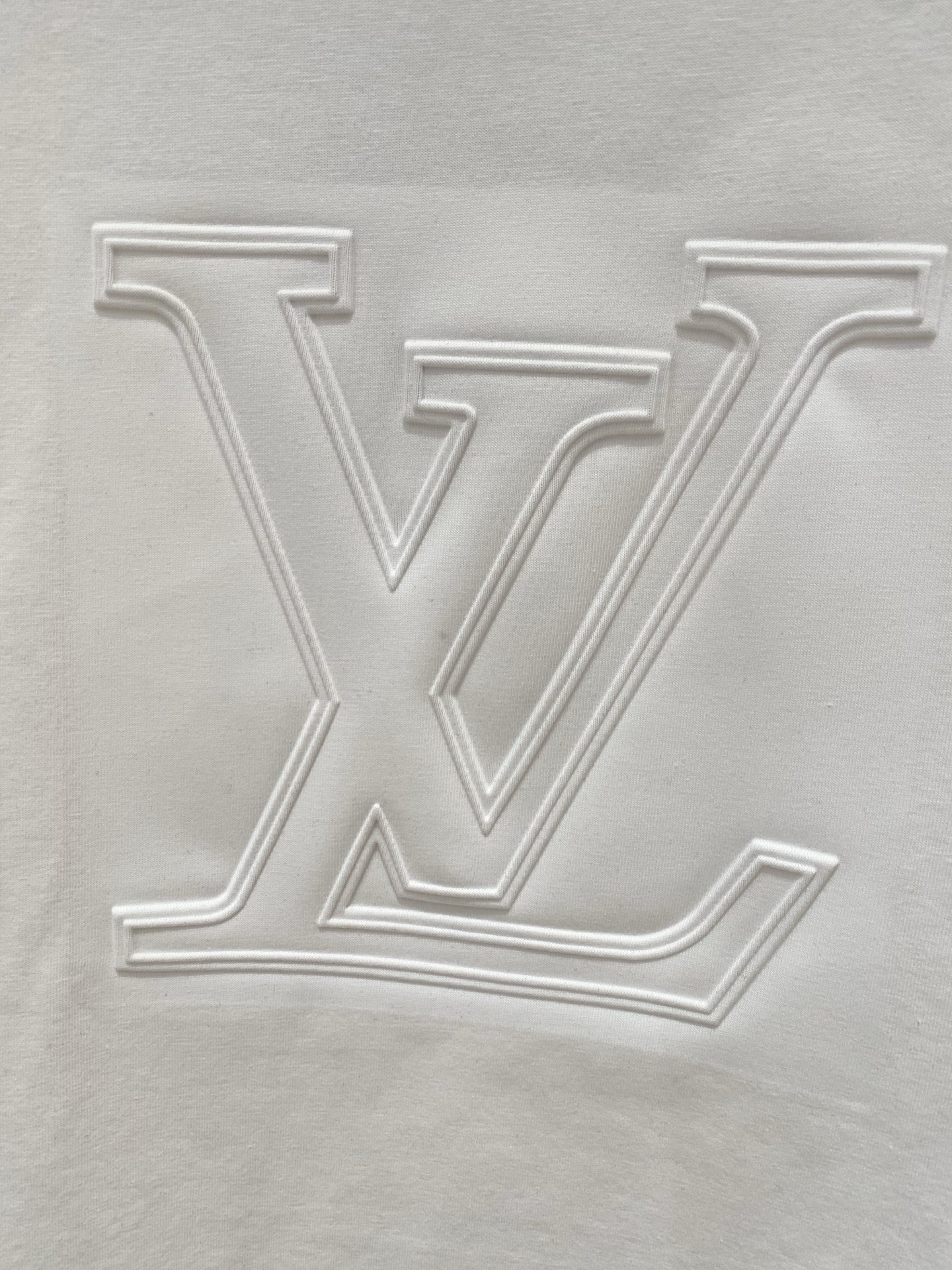 ssLV纯棉最新面料经典标识图案logo时尚简约潮流短袖，最顶级的品质专柜原单短袖，顶级制作工艺进口面料