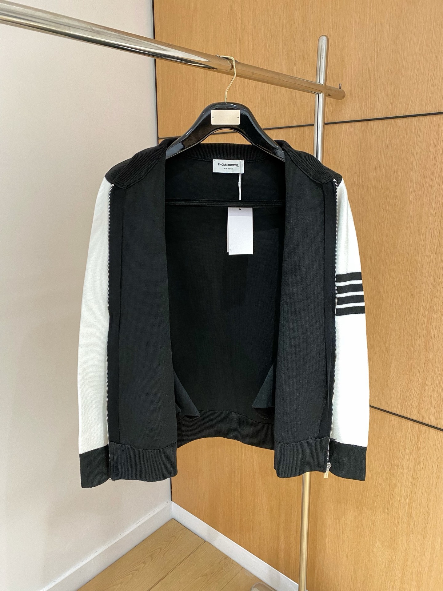 TB 25官网秋冬季最新款开衫毛衣，专柜同步在售爆款！特供羊毛混纺面料.手感舒适.可直接接触皮肤，log