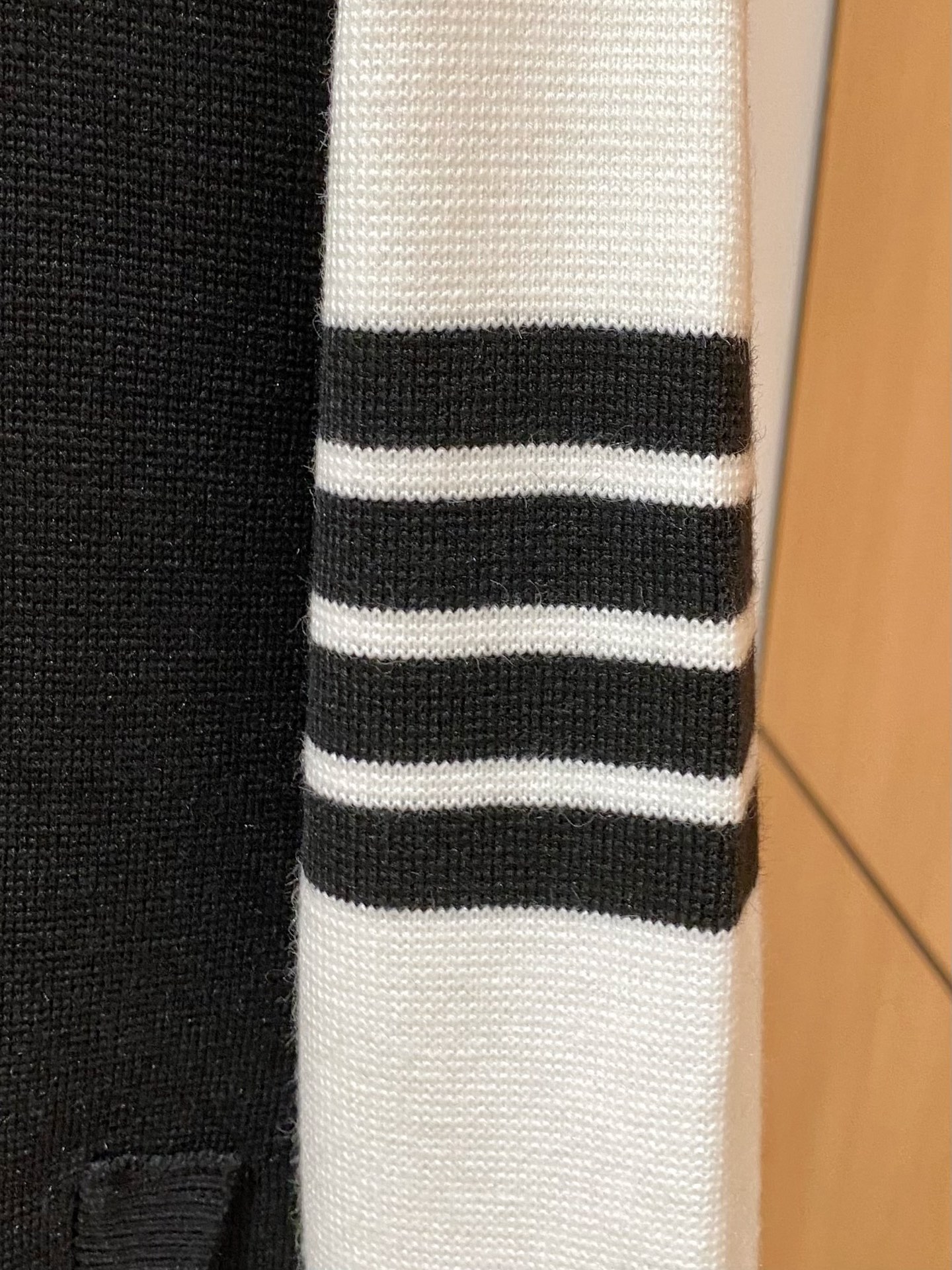 TB 25官网秋冬季最新款开衫毛衣，专柜同步在售爆款！特供羊毛混纺面料.手感舒适.可直接接触皮肤，log