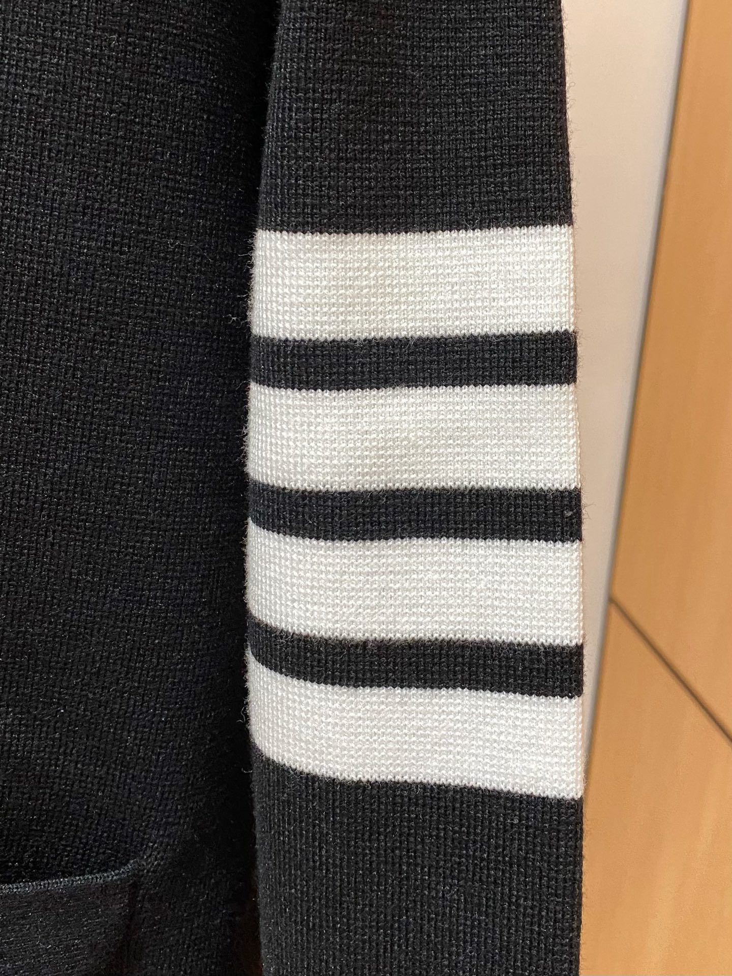 TB 25官网秋冬季最新款开衫毛衣，专柜同步在售爆款！特供羊毛混纺面料.手感舒适.可直接接触皮肤，log