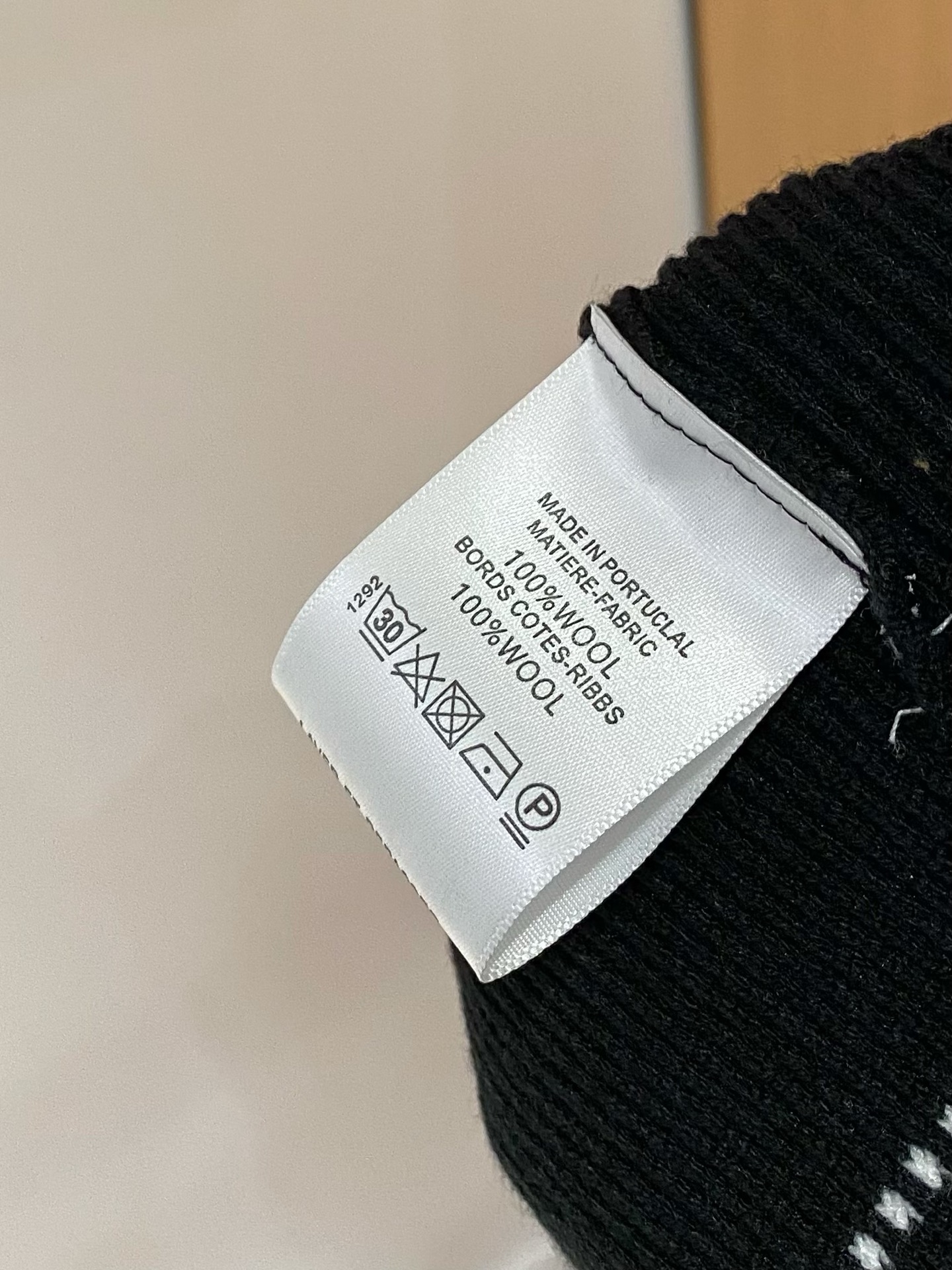 LV 毛衣 2025秋冬最新系列，专柜1:1顶级复刻，全品相！加厚款，潮人必备单品！懂货的老铁赶紧下手，