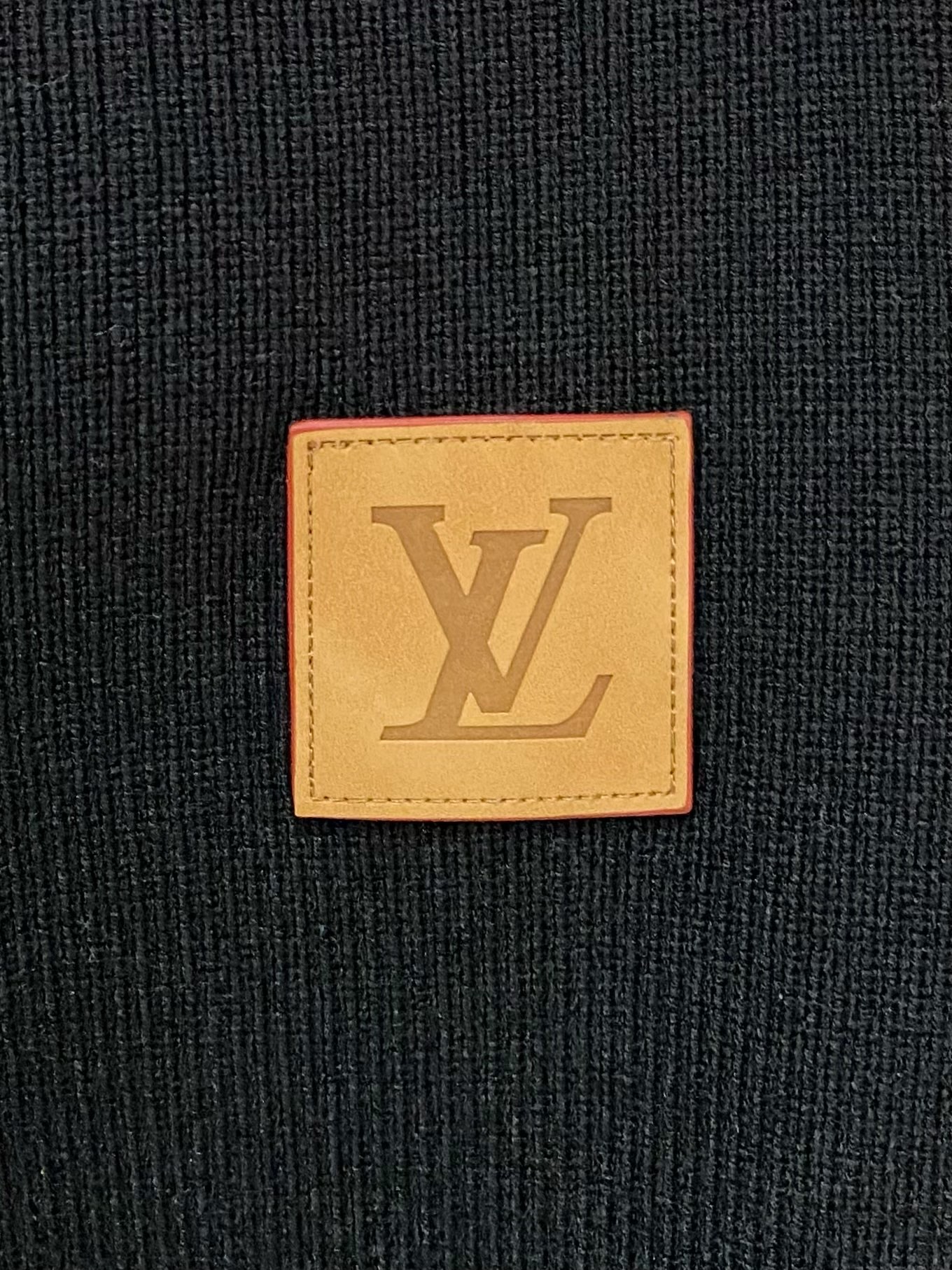 LV 毛衣 2025秋冬最新系列，专柜1:1顶级复刻，全品相！加厚款，潮人必备单品！懂货的老铁赶紧下手，