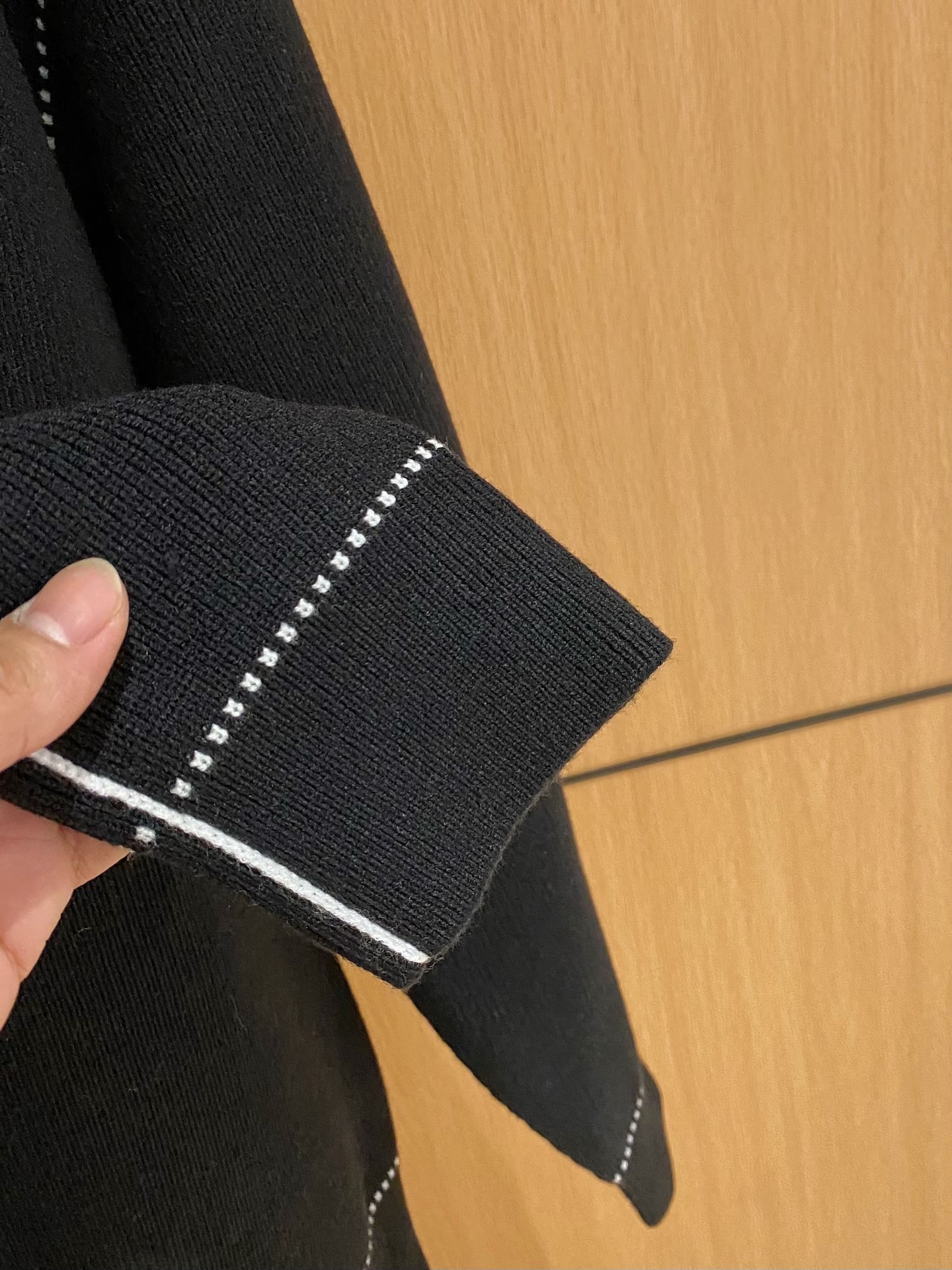 LV 毛衣 2025秋冬最新系列，专柜1:1顶级复刻，全品相！加厚款，潮人必备单品！懂货的老铁赶紧下手，