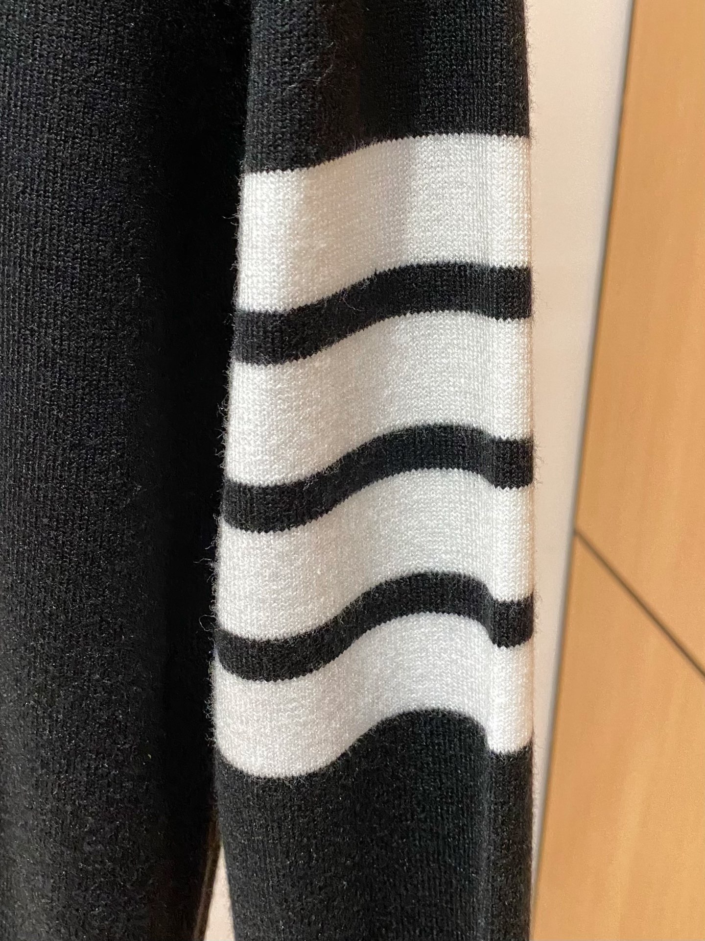 TB 2025秋冬新款高领毛衣 专柜同步 采用羊毛+天丝，时尚经典本色提花logo针织 秋冬必备款精致简