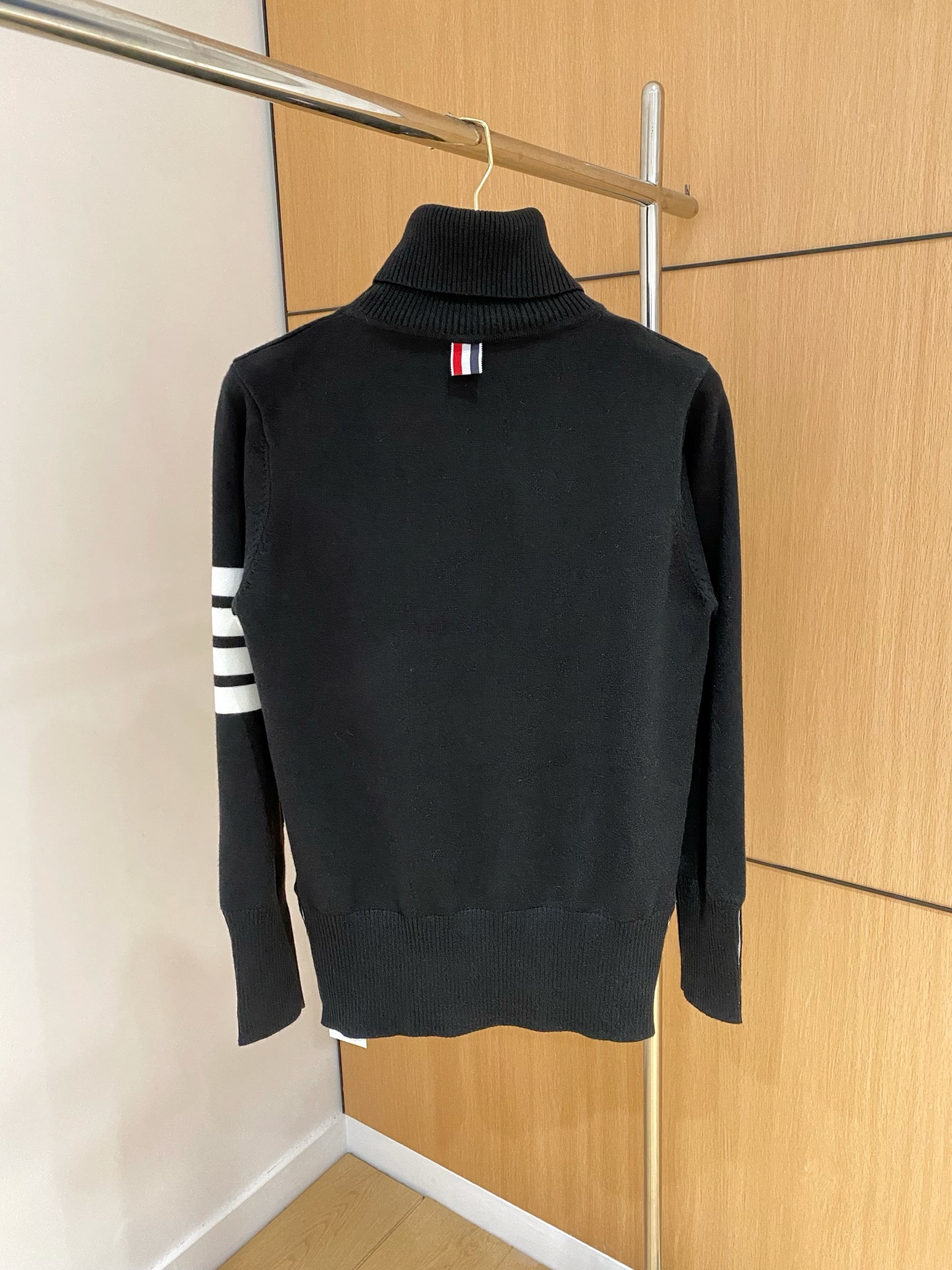 TB 2025秋冬新款高领毛衣 专柜同步 采用羊毛+天丝，时尚经典本色提花logo针织 秋冬必备款精致简