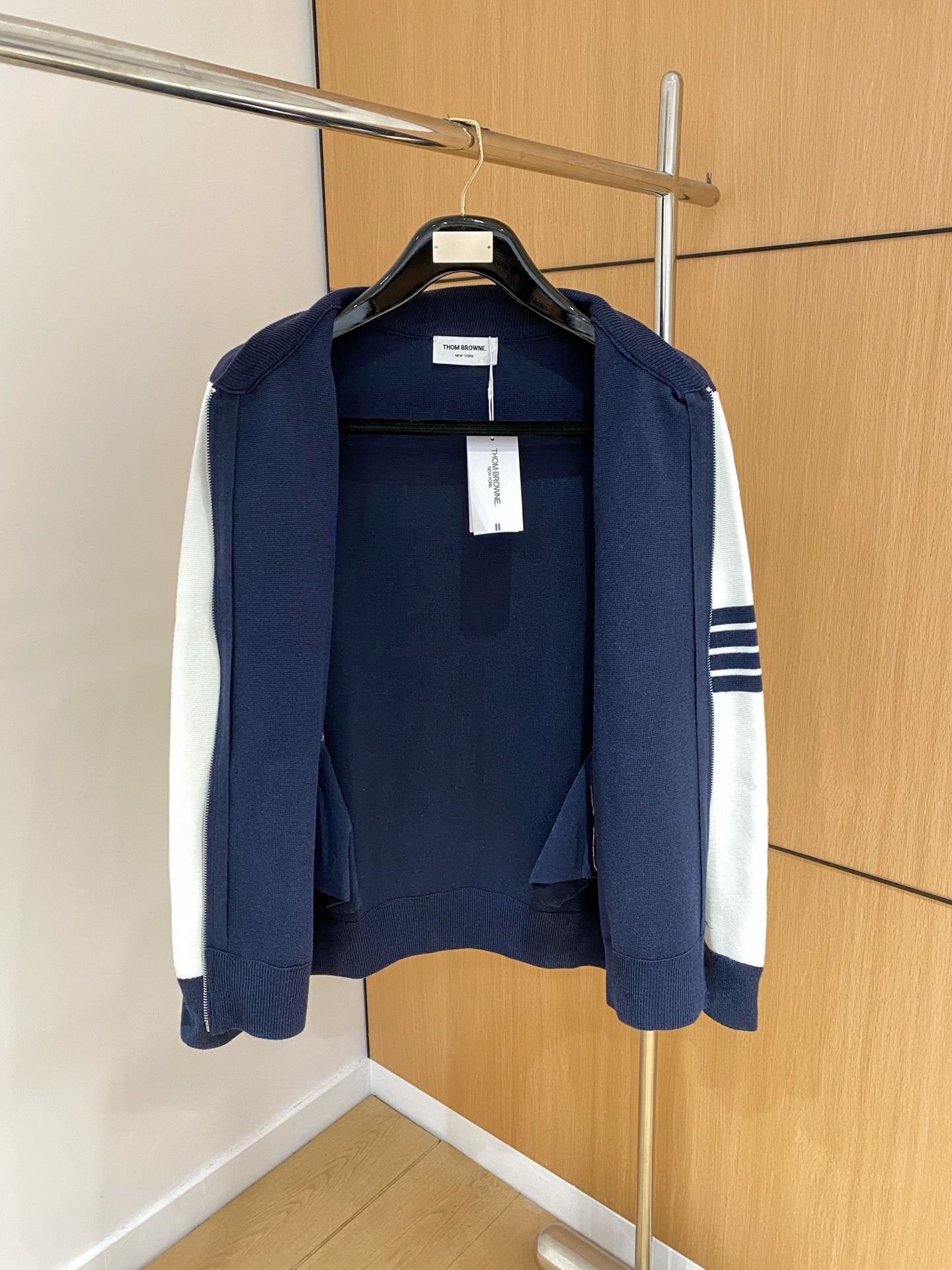 TB 25官网秋冬季最新款开衫毛衣，专柜同步在售爆款！特供羊毛混纺面料.手感舒适.可直接接触皮肤，log