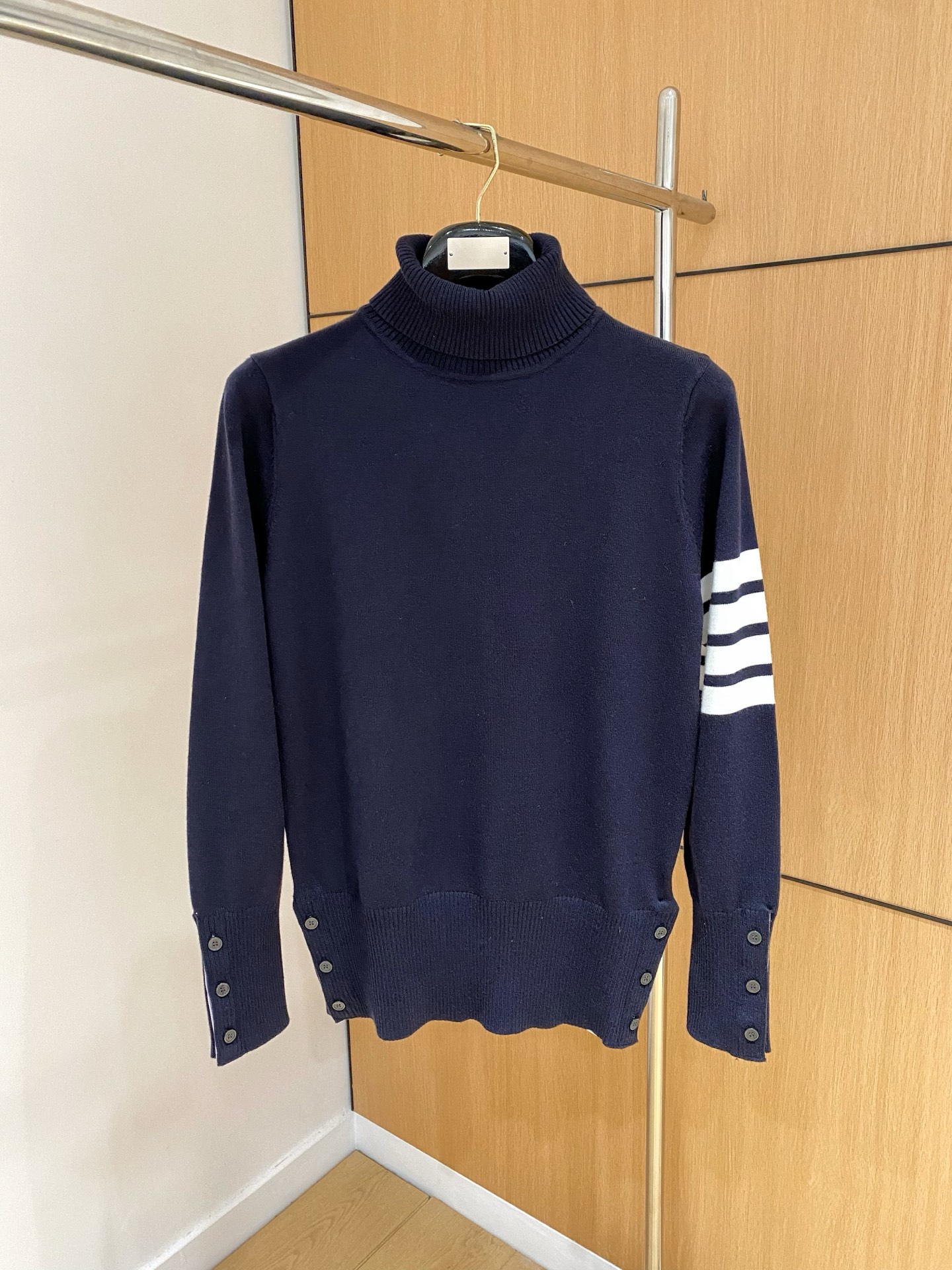 TB 2025秋冬新款高领毛衣 专柜同步 采用羊毛+天丝，时尚经典本色提花logo针织 秋冬必备款精致简