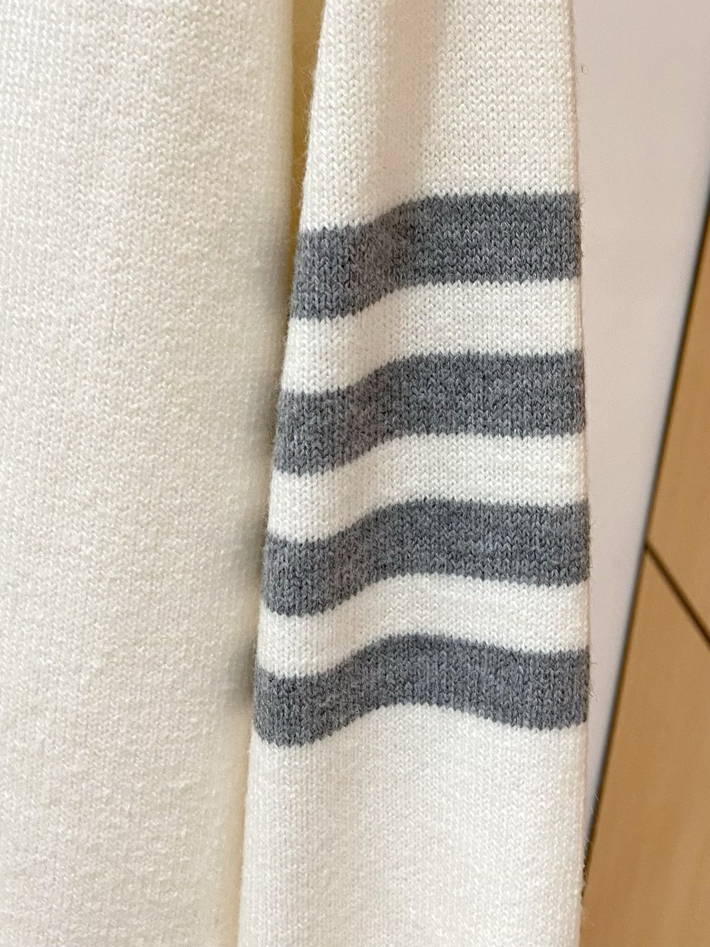 TB 25官网秋冬季最新款开衫毛衣，专柜同步在售爆款！特供羊毛混纺面料.手感舒适.可直接接触皮肤，log