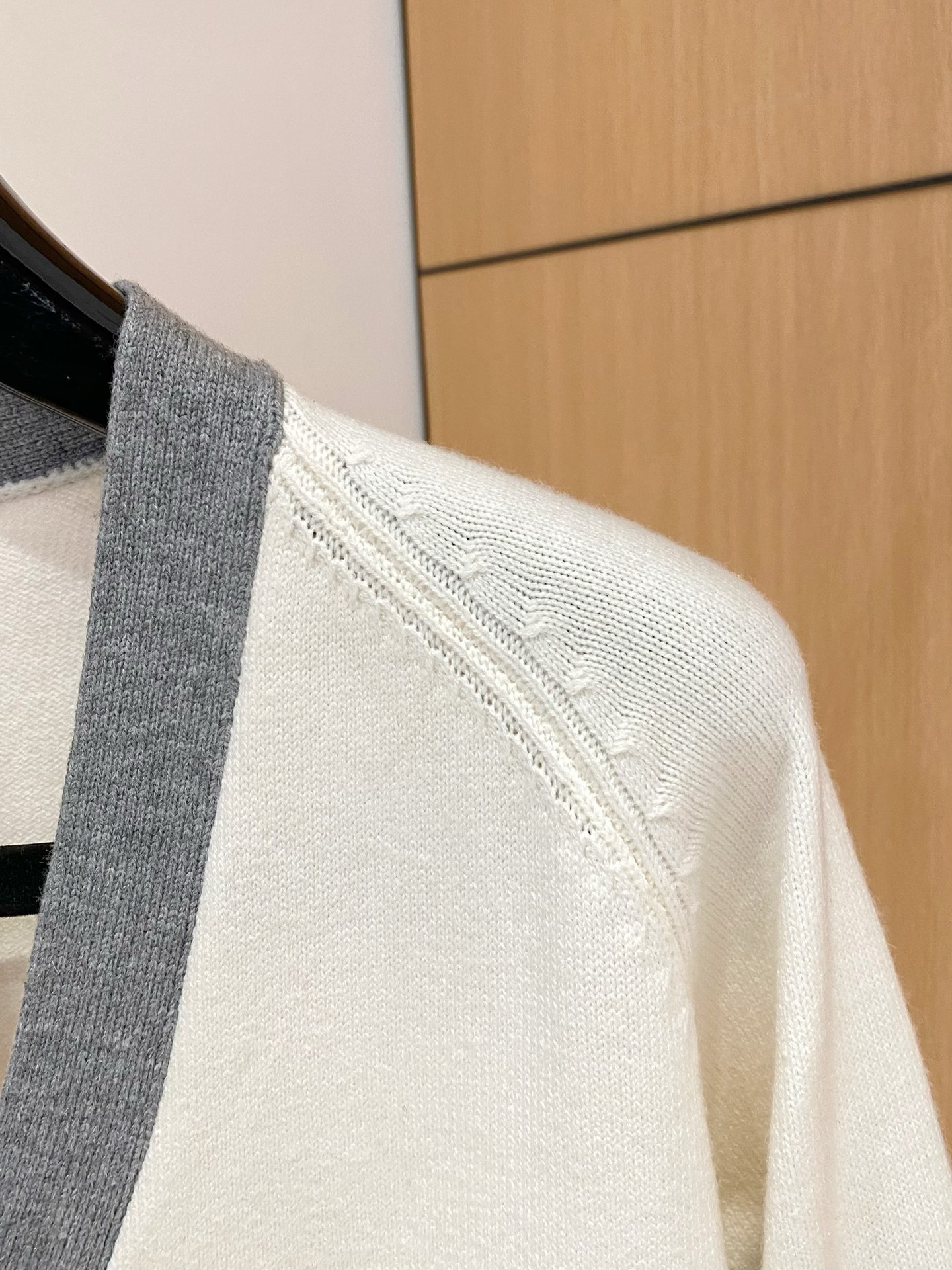 TB 25官网秋冬季最新款开衫毛衣，专柜同步在售爆款！特供羊毛混纺面料.手感舒适.可直接接触皮肤，log