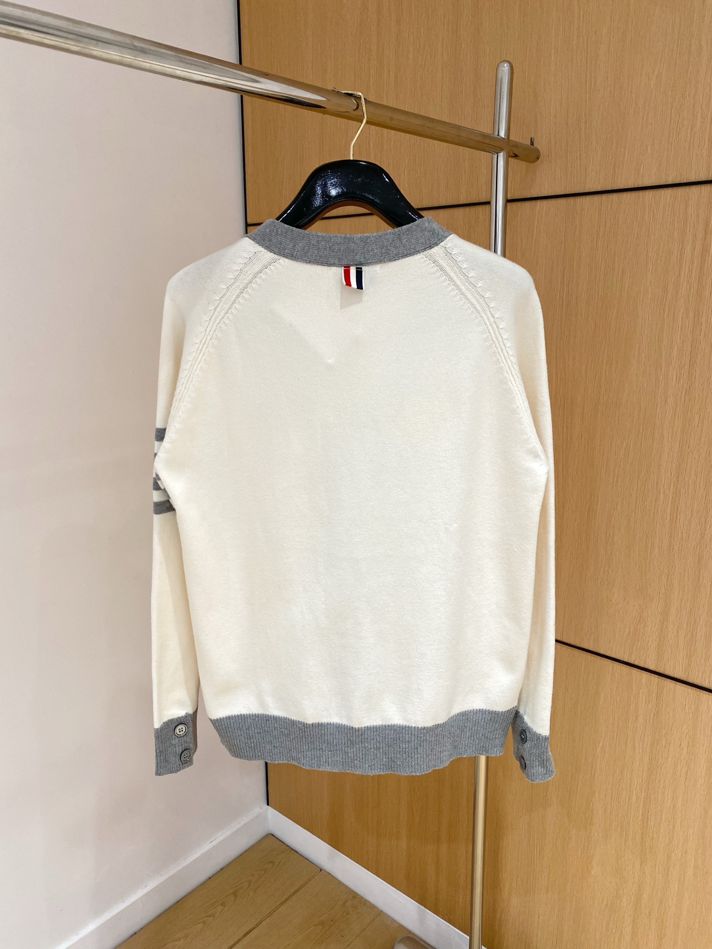 TB 25官网秋冬季最新款开衫毛衣，专柜同步在售爆款！特供羊毛混纺面料.手感舒适.可直接接触皮肤，log