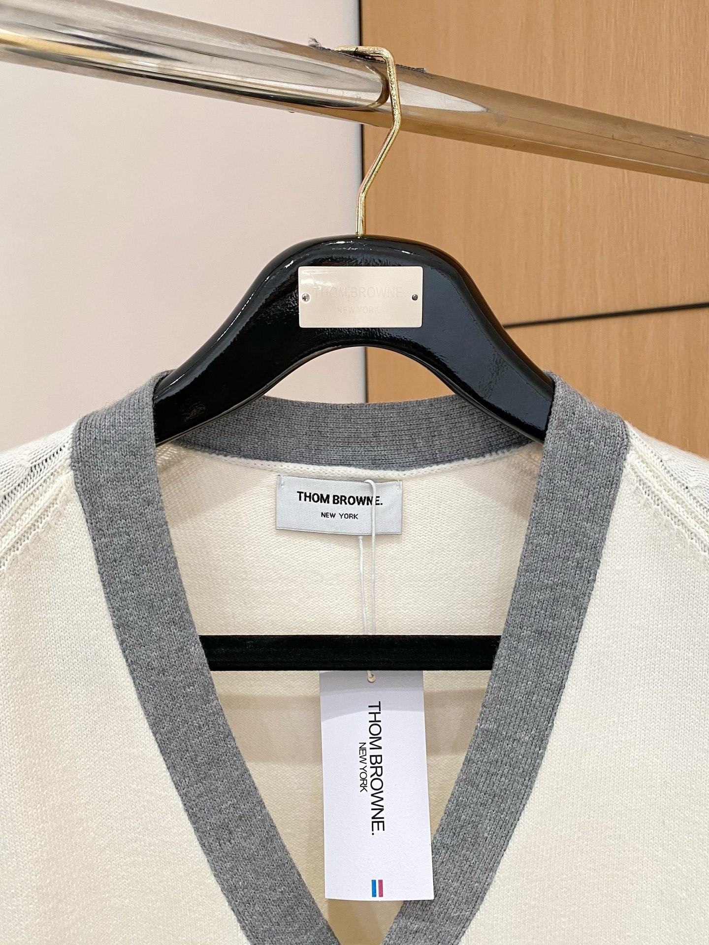 TB 25官网秋冬季最新款开衫毛衣，专柜同步在售爆款！特供羊毛混纺面料.手感舒适.可直接接触皮肤，log