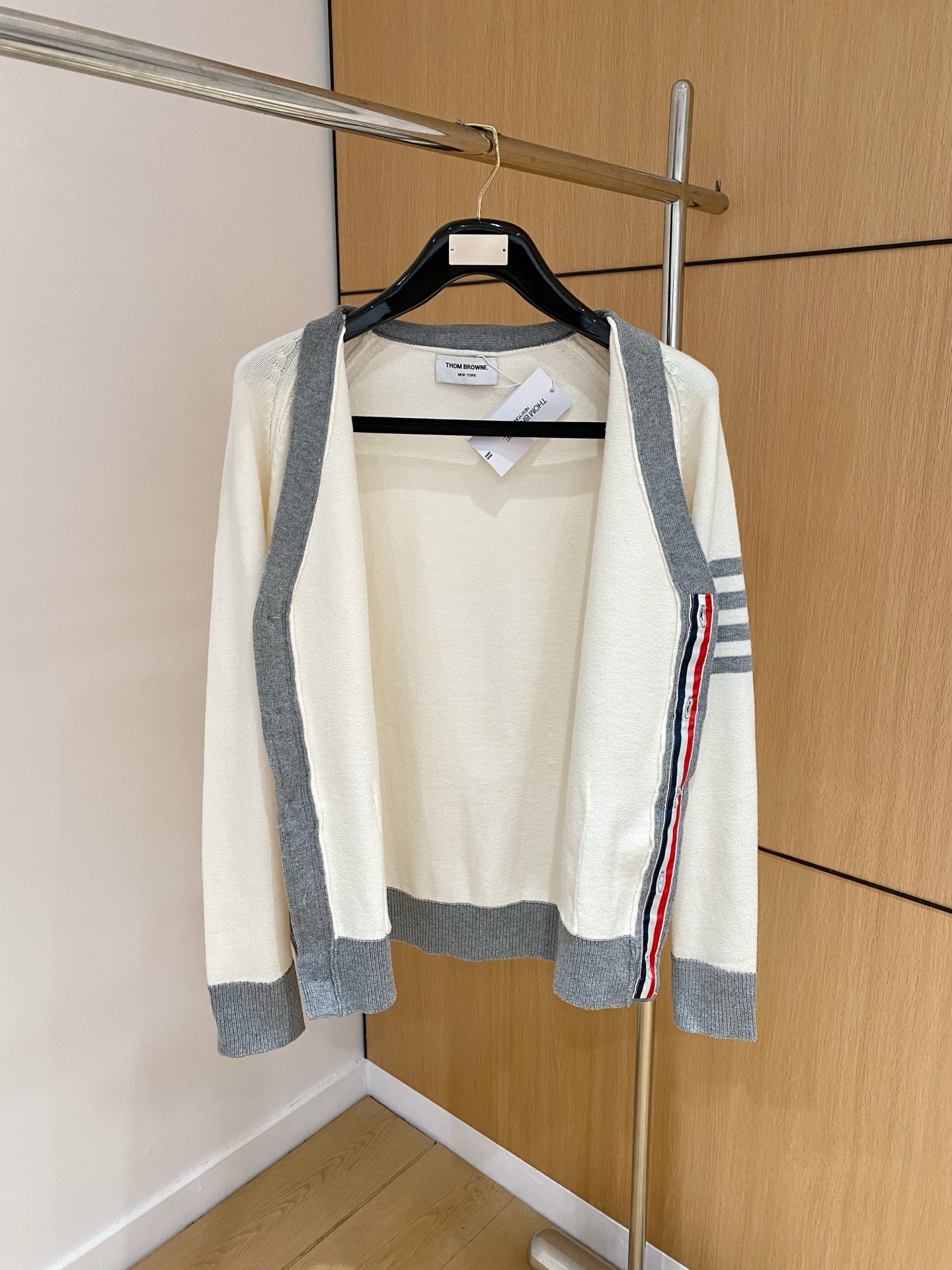 TB 25官网秋冬季最新款开衫毛衣，专柜同步在售爆款！特供羊毛混纺面料.手感舒适.可直接接触皮肤，log