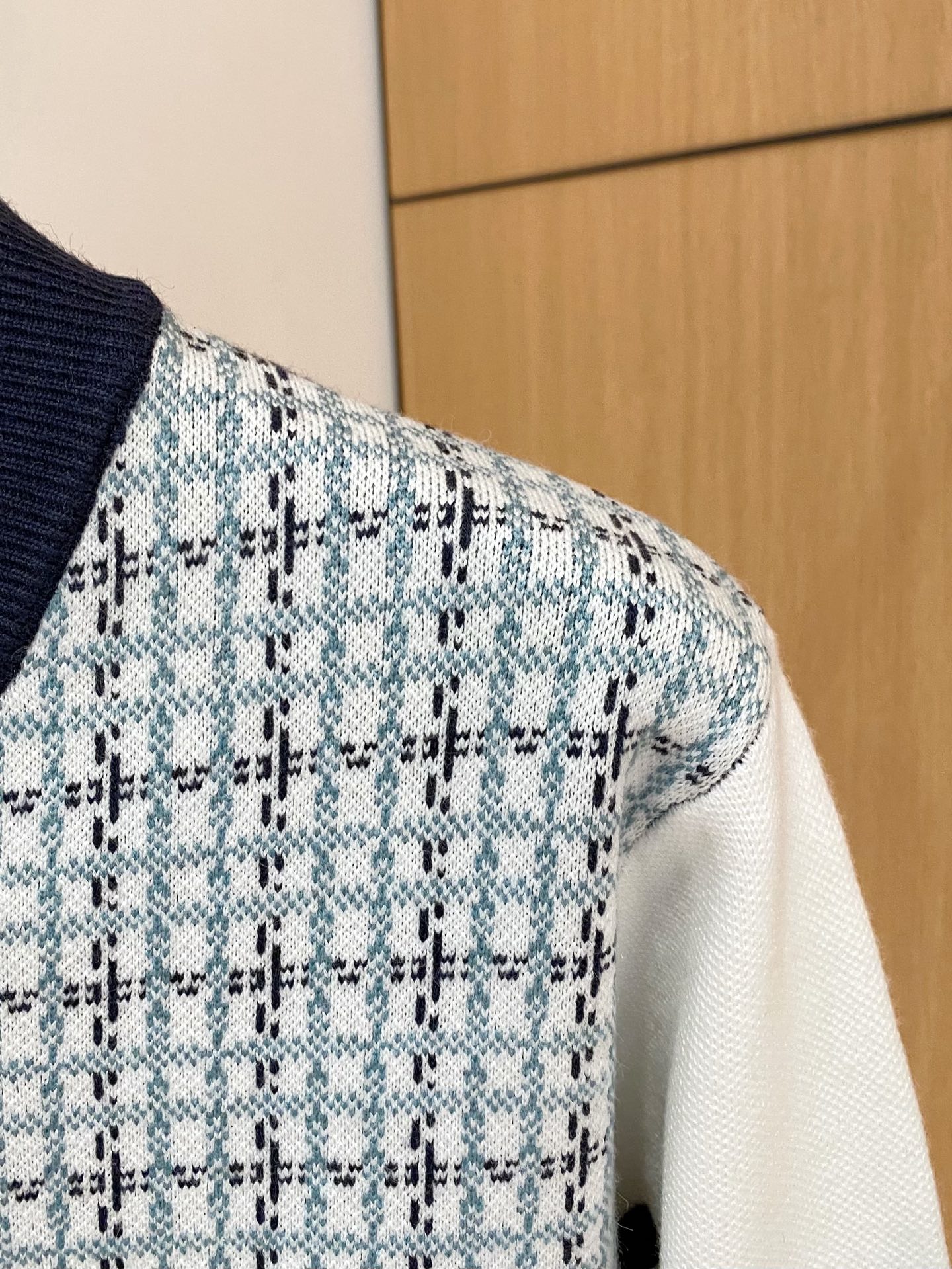 TB 25官网秋冬季最新款开衫毛衣，专柜同步在售爆款！特供羊毛混纺面料.手感舒适.可直接接触皮肤，log