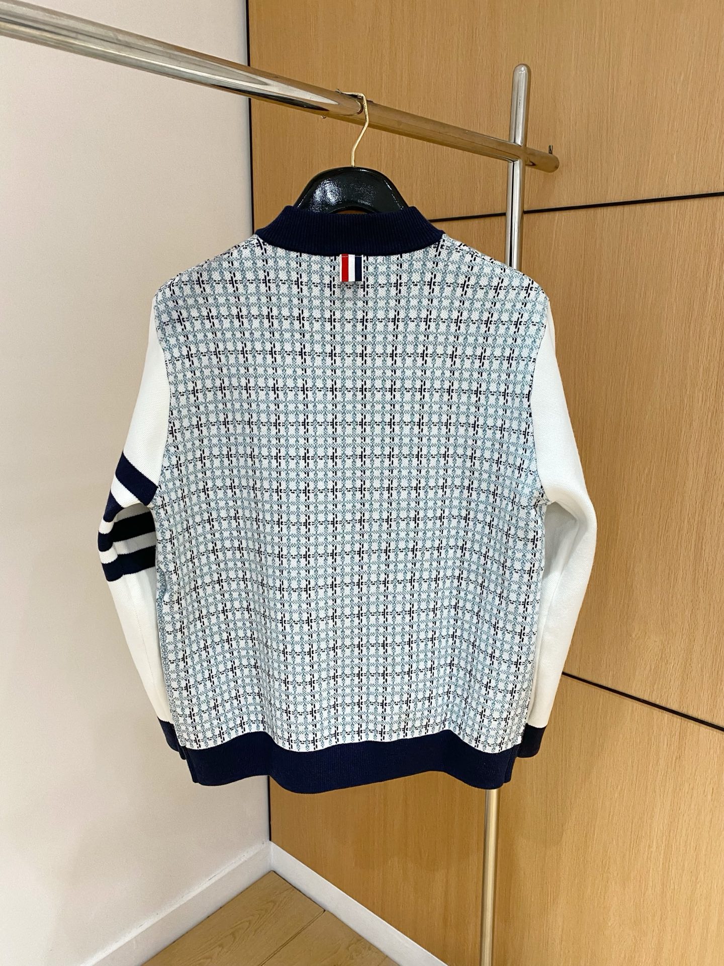 TB 25官网秋冬季最新款开衫毛衣，专柜同步在售爆款！特供羊毛混纺面料.手感舒适.可直接接触皮肤，log