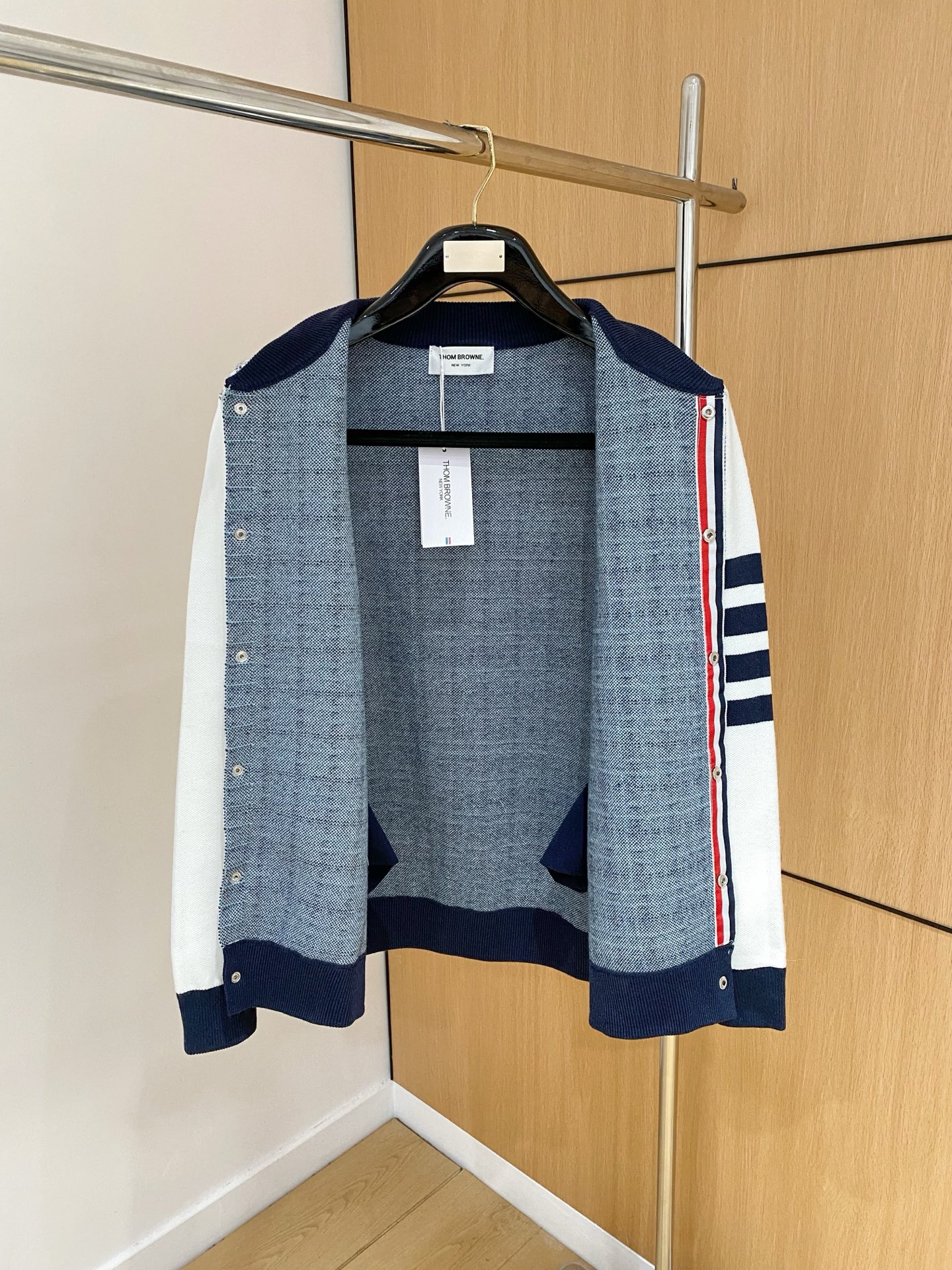 TB 25官网秋冬季最新款开衫毛衣，专柜同步在售爆款！特供羊毛混纺面料.手感舒适.可直接接触皮肤，log