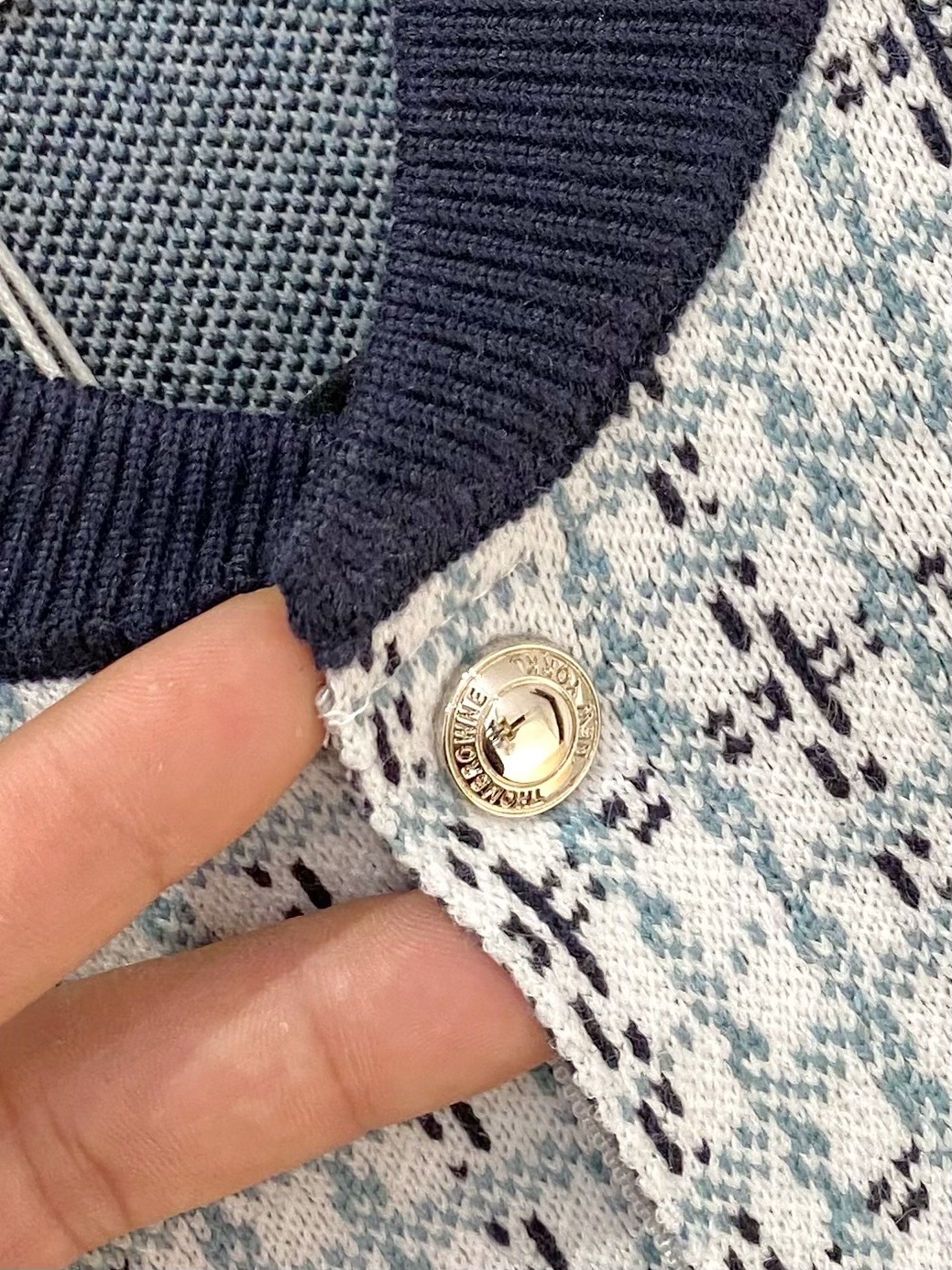 TB 25官网秋冬季最新款开衫毛衣，专柜同步在售爆款！特供羊毛混纺面料.手感舒适.可直接接触皮肤，log