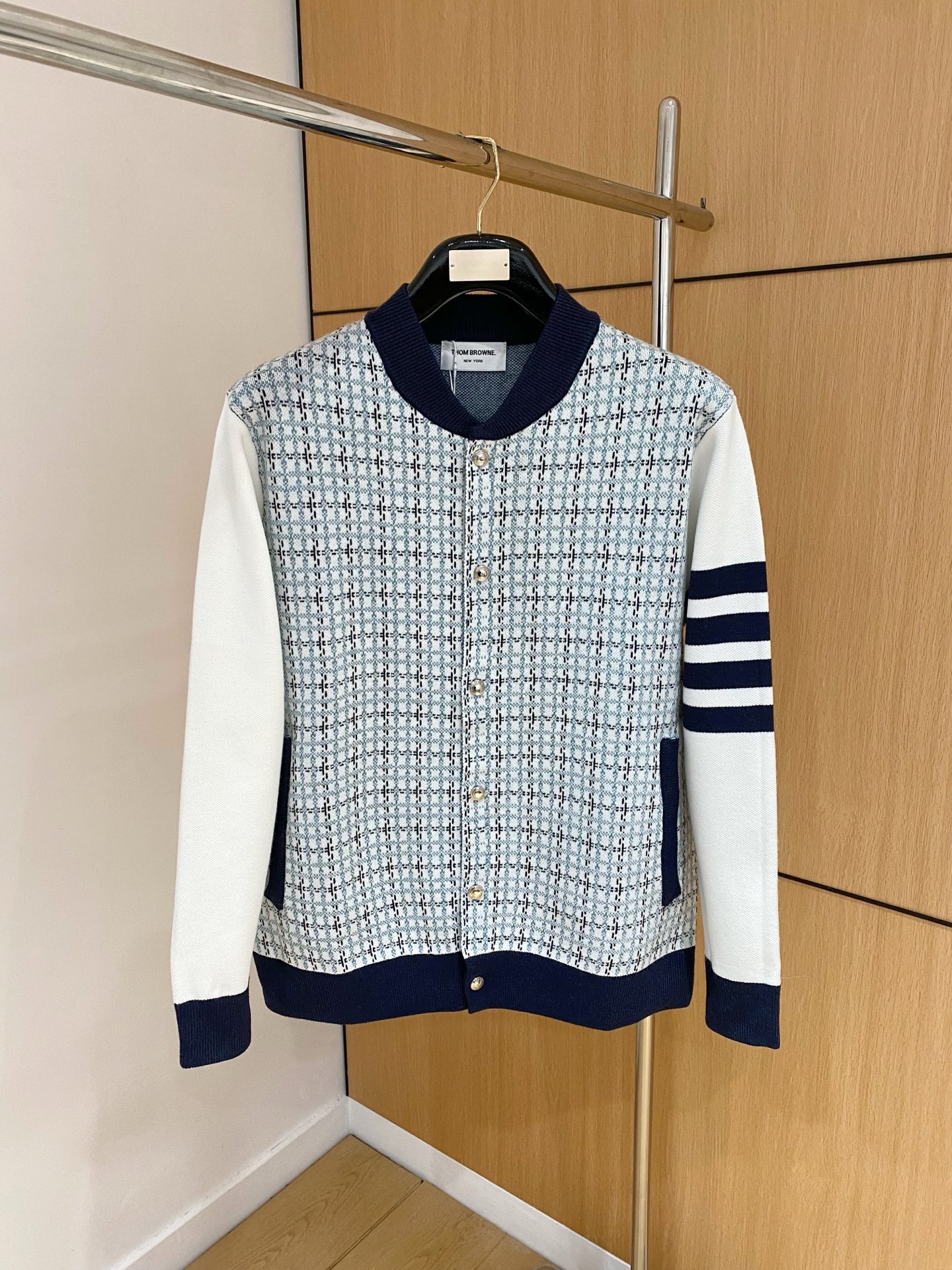 TB 25官网秋冬季最新款开衫毛衣，专柜同步在售爆款！特供羊毛混纺面料.手感舒适.可直接接触皮肤，log