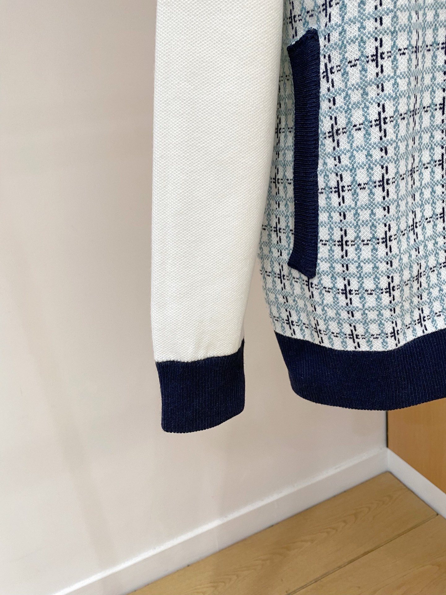 TB 25官网秋冬季最新款开衫毛衣，专柜同步在售爆款！特供羊毛混纺面料.手感舒适.可直接接触皮肤，log