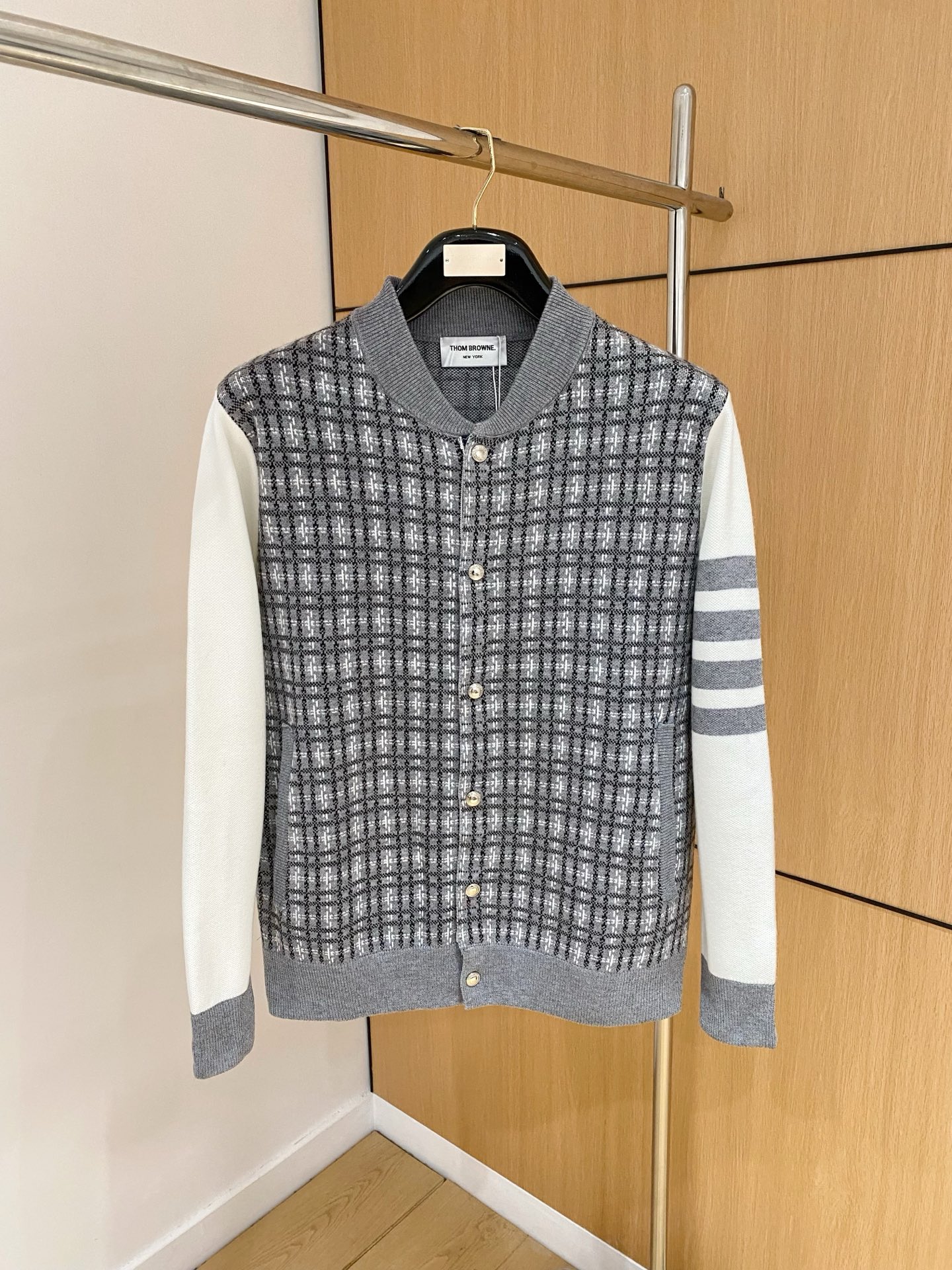 TB 25官网秋冬季最新款开衫毛衣，专柜同步在售爆款！特供羊毛混纺面料.手感舒适.可直接接触皮肤，log