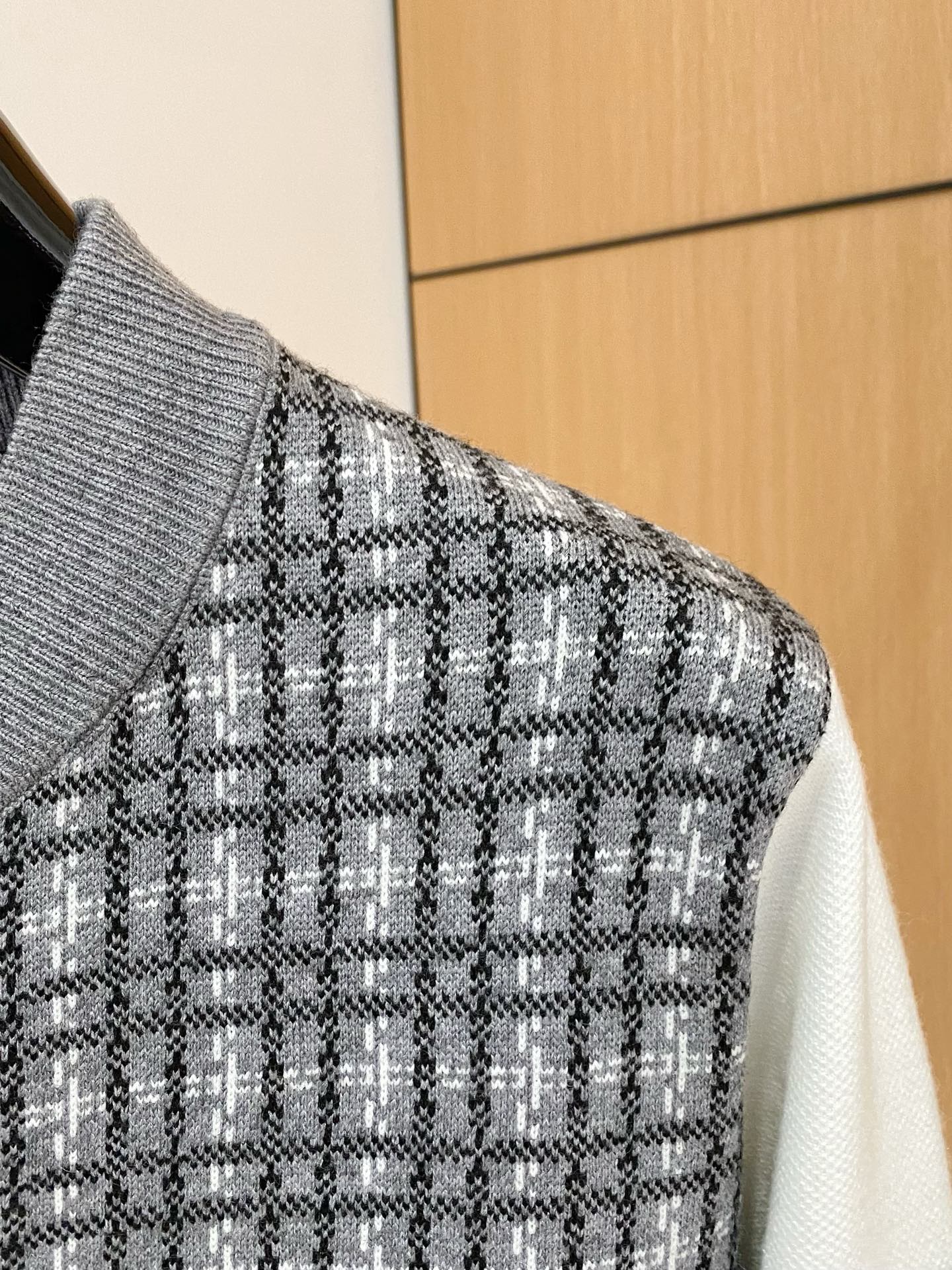 TB 25官网秋冬季最新款开衫毛衣，专柜同步在售爆款！特供羊毛混纺面料.手感舒适.可直接接触皮肤，log