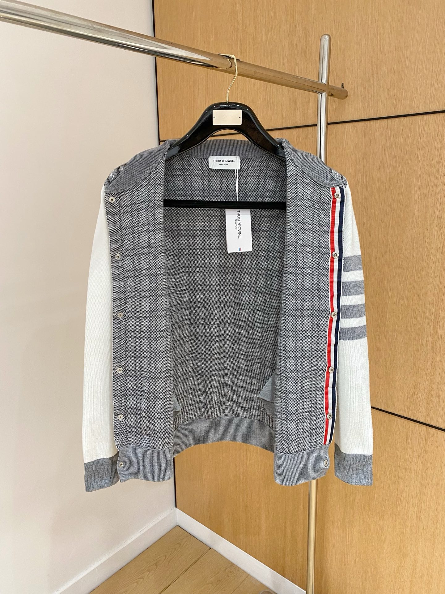 TB 25官网秋冬季最新款开衫毛衣，专柜同步在售爆款！特供羊毛混纺面料.手感舒适.可直接接触皮肤，log