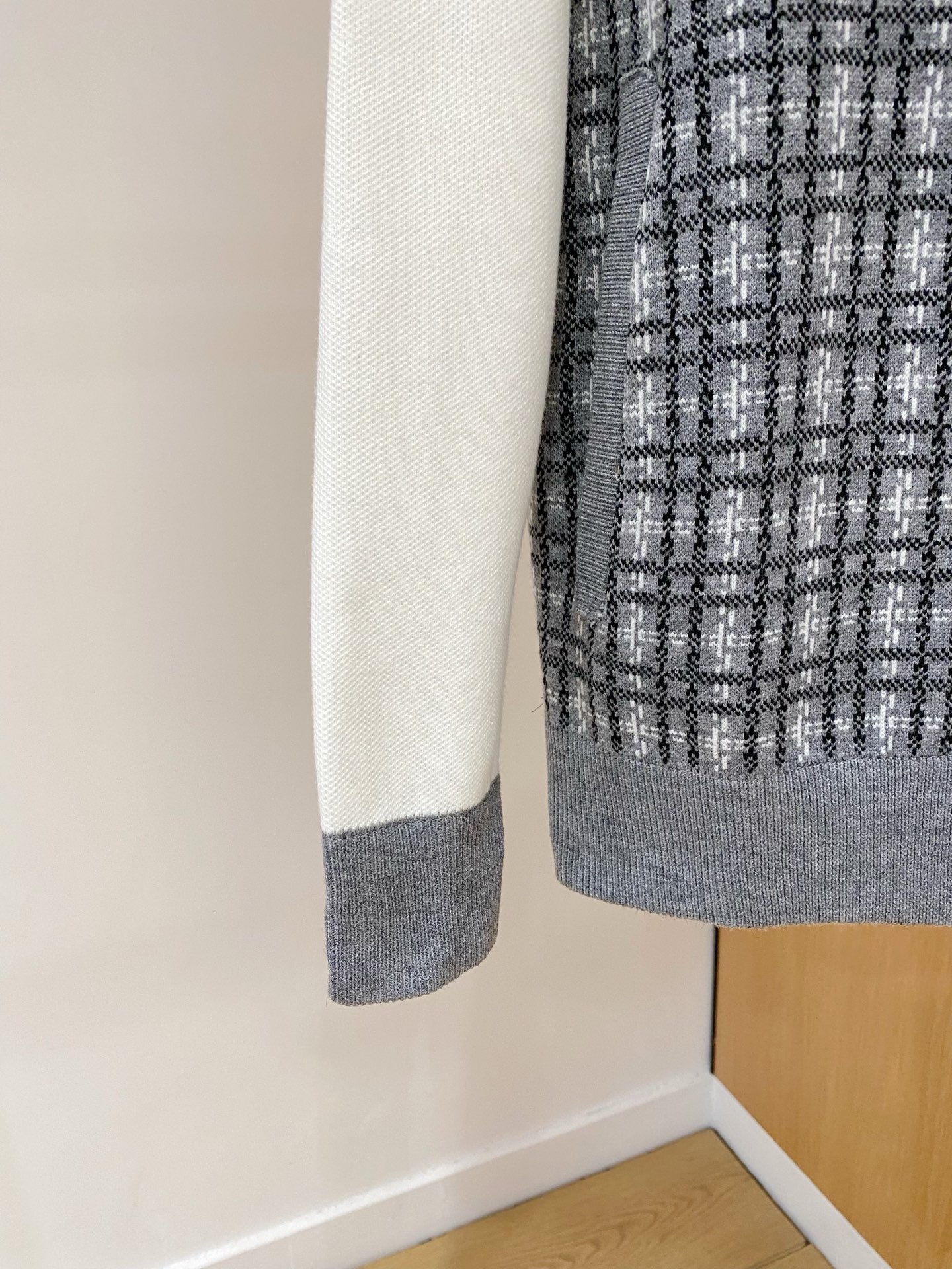 TB 25官网秋冬季最新款开衫毛衣，专柜同步在售爆款！特供羊毛混纺面料.手感舒适.可直接接触皮肤，log