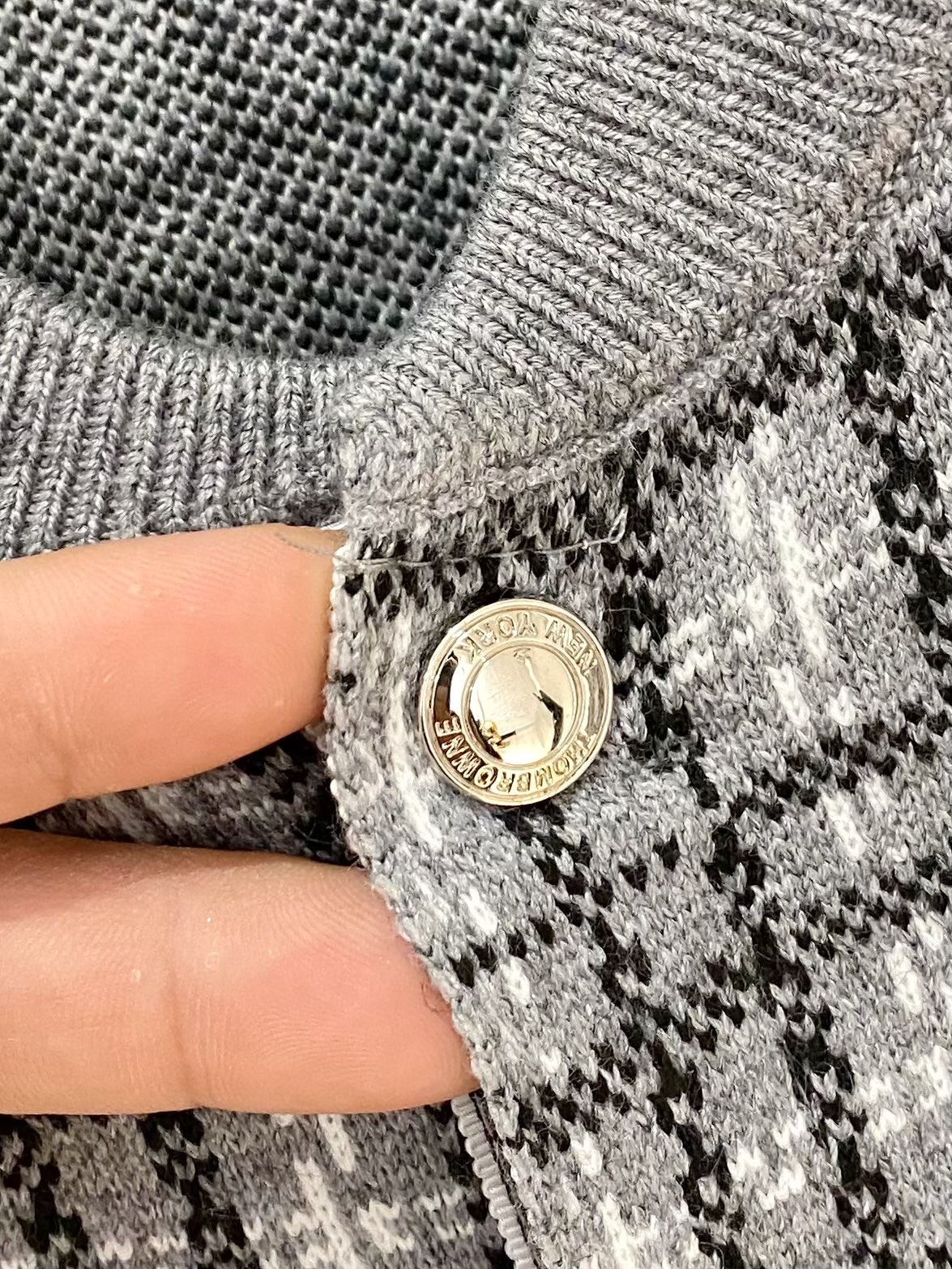 TB 25官网秋冬季最新款开衫毛衣，专柜同步在售爆款！特供羊毛混纺面料.手感舒适.可直接接触皮肤，log