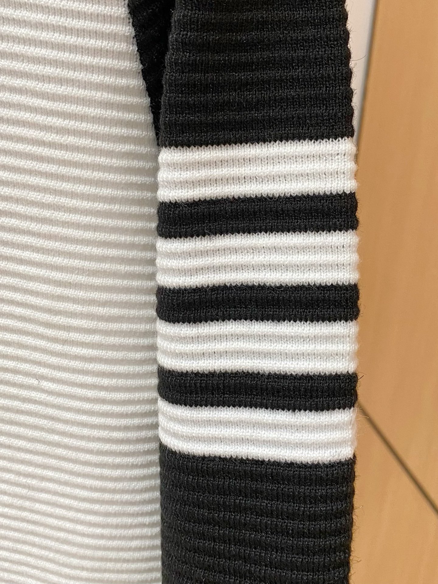 TB 25官网秋冬季最新款圆领毛衣，专柜同步在售爆款！特供羊毛混纺面料.手感舒适.可直接接触皮肤，log