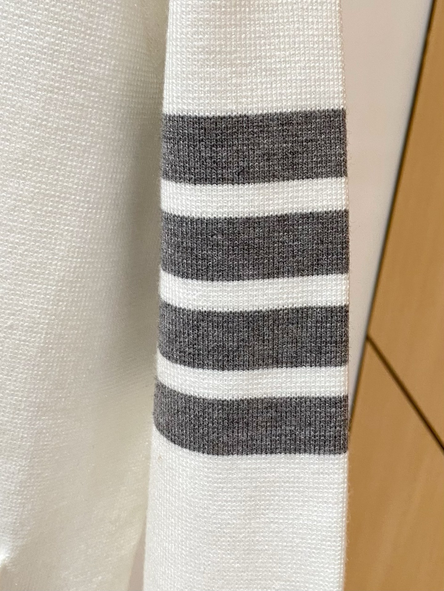 TB 25官网秋冬季最新款开衫毛衣，专柜同步在售爆款！特供羊毛混纺面料.手感舒适.可直接接触皮肤，log