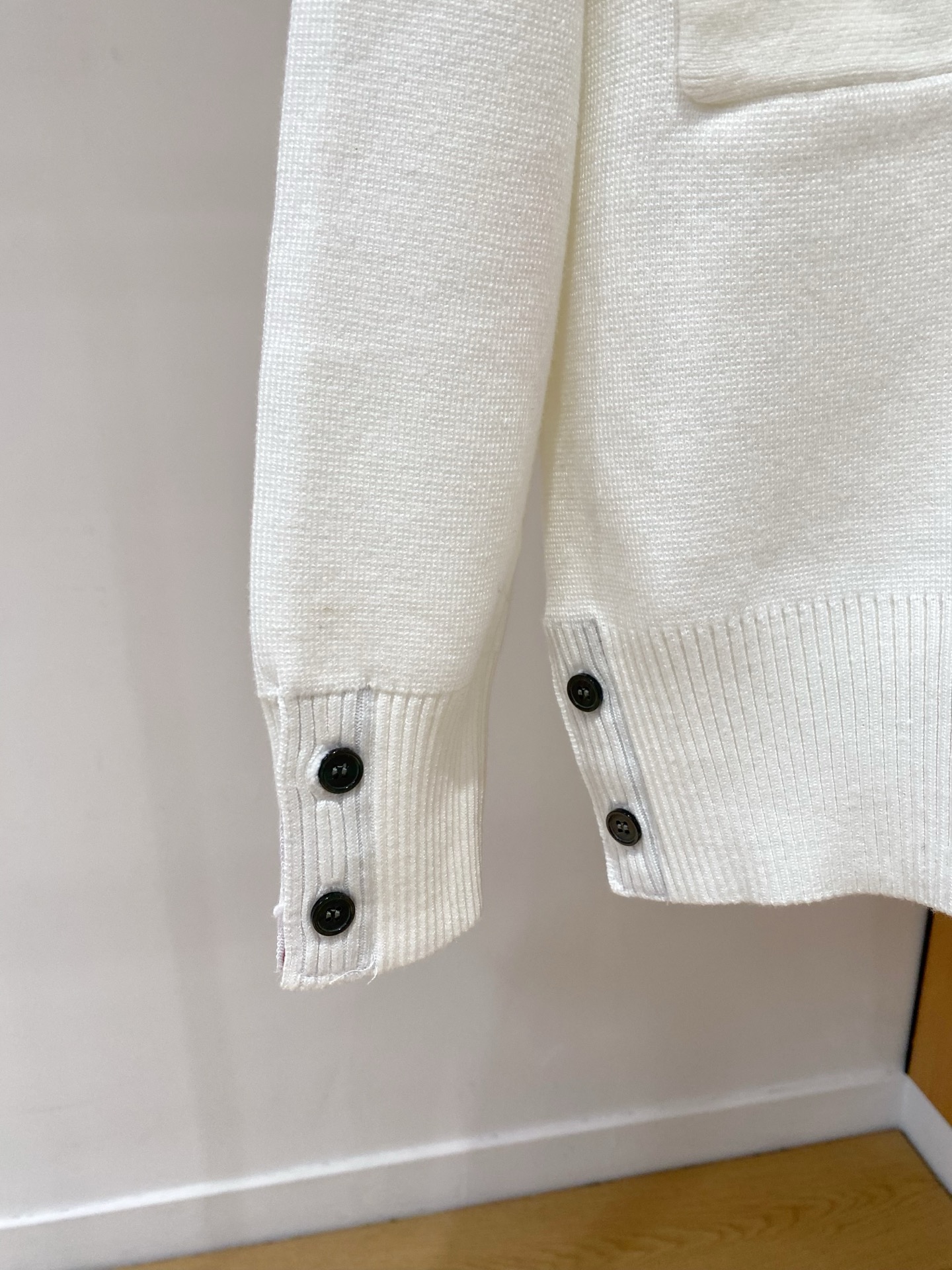 TB 25官网秋冬季最新款开衫毛衣，专柜同步在售爆款！特供羊毛混纺面料.手感舒适.可直接接触皮肤，log