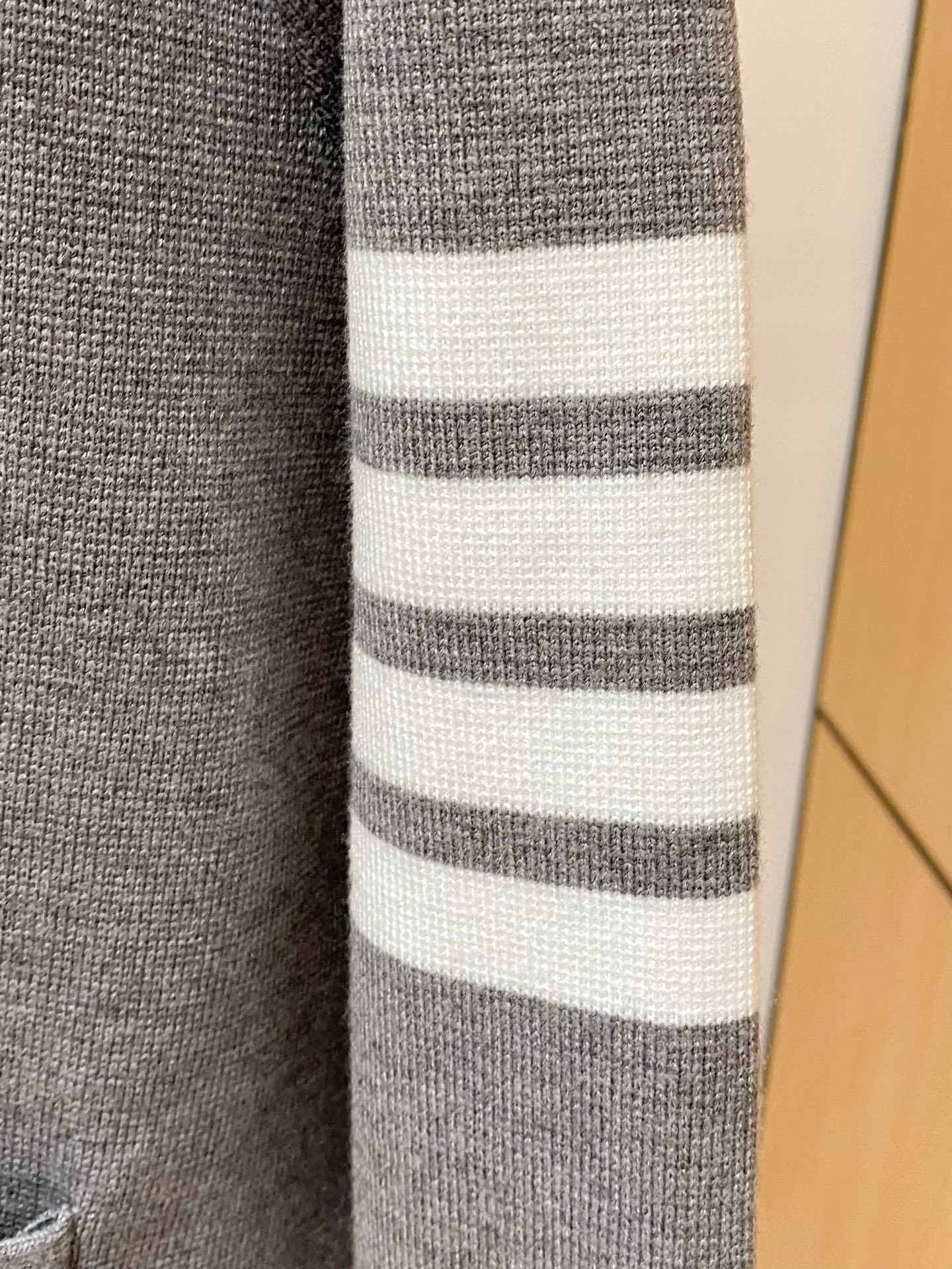 TB 25官网秋冬季最新款开衫毛衣，专柜同步在售爆款！特供羊毛混纺面料.手感舒适.可直接接触皮肤，log