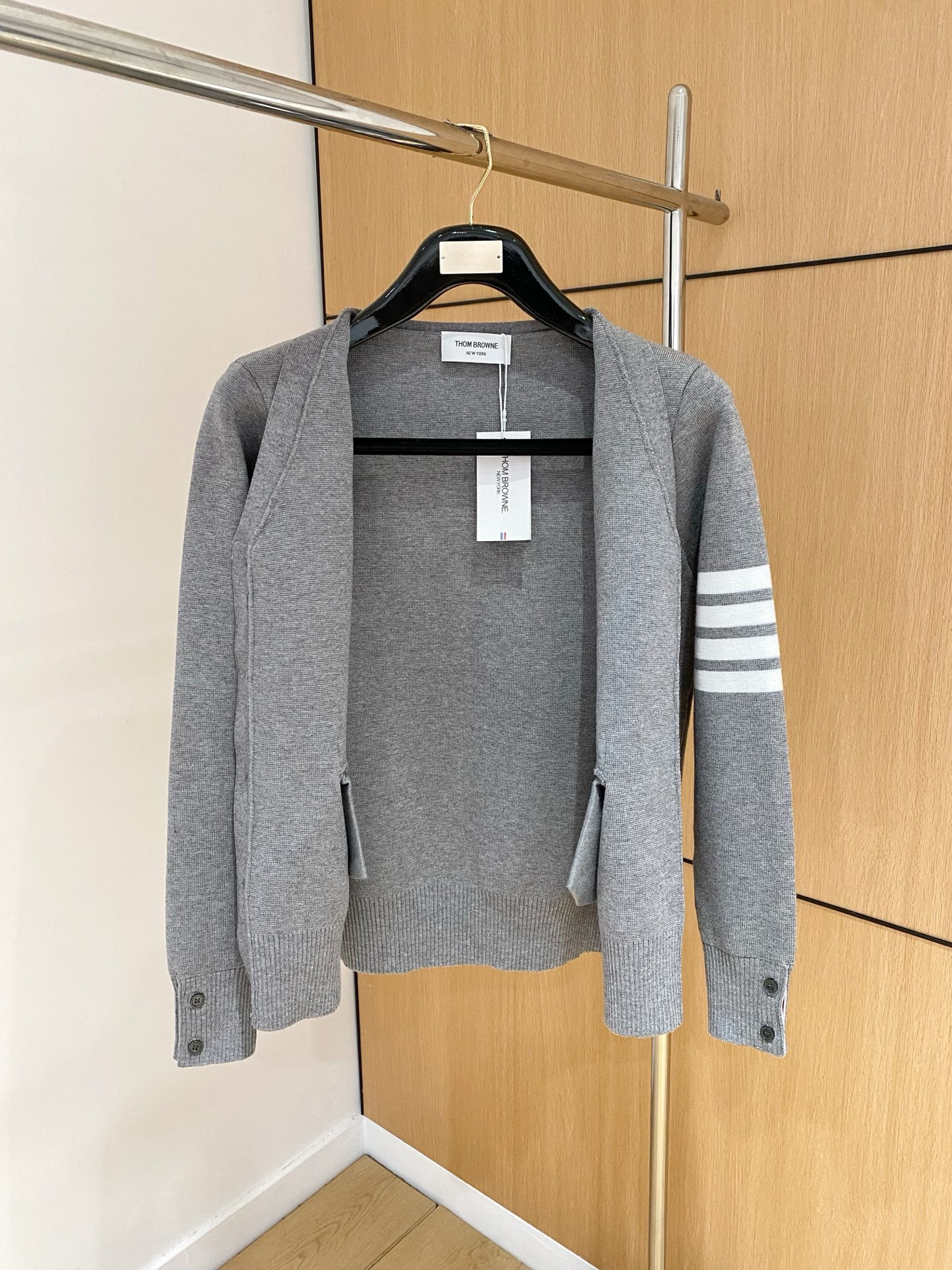 TB 25官网秋冬季最新款开衫毛衣，专柜同步在售爆款！特供羊毛混纺面料.手感舒适.可直接接触皮肤，log