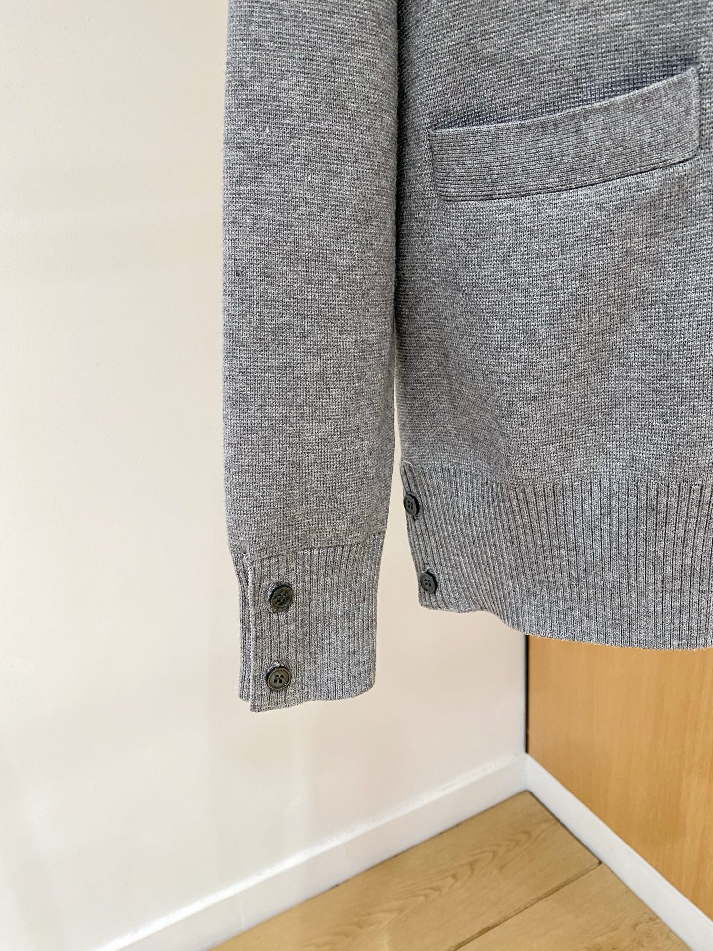 TB 25官网秋冬季最新款开衫毛衣，专柜同步在售爆款！特供羊毛混纺面料.手感舒适.可直接接触皮肤，log